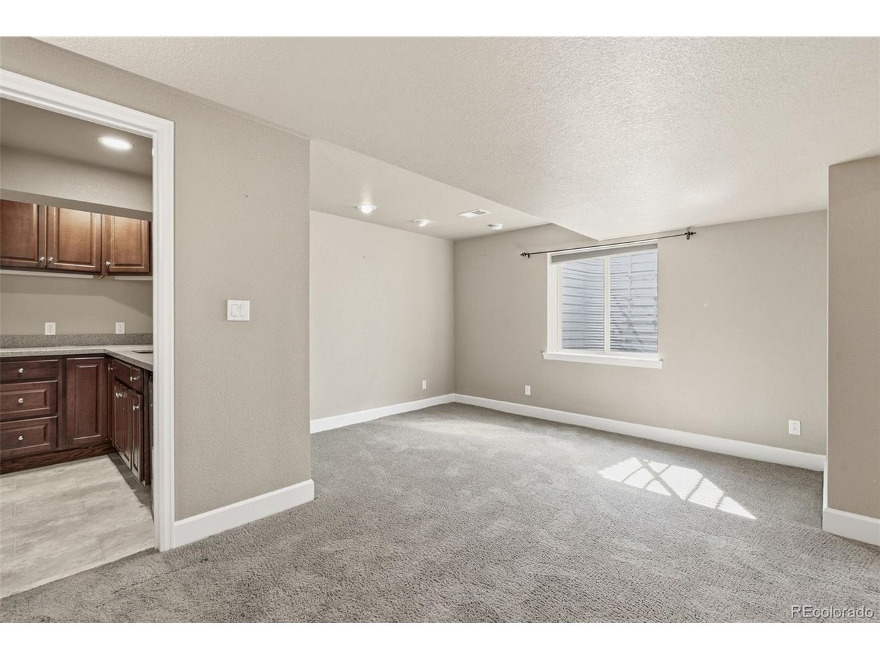2637 Lilac Cir