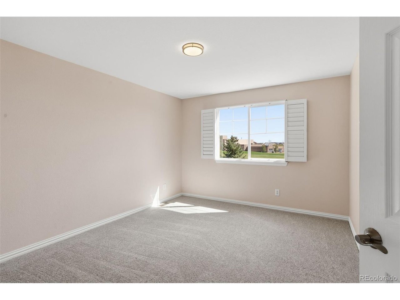 2637 Lilac Cir