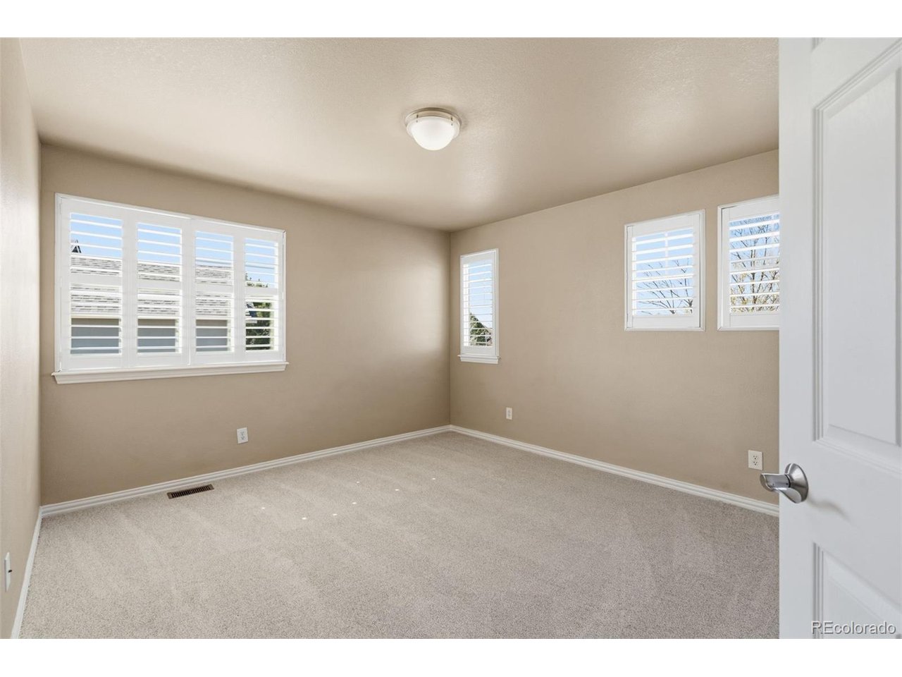 2637 Lilac Cir