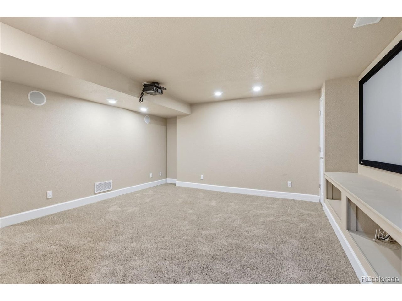 2637 Lilac Cir