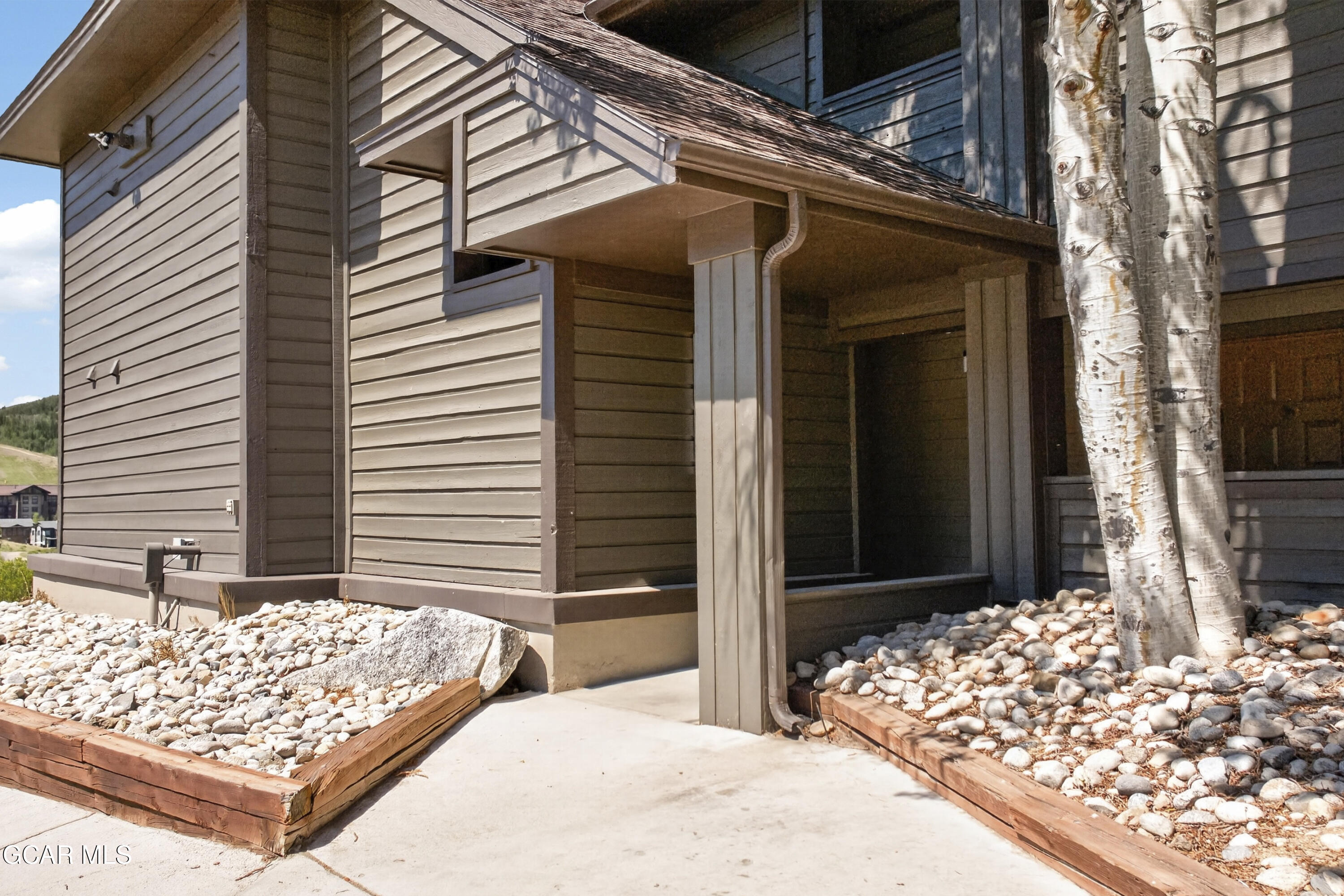 207 Lake Drive 1105