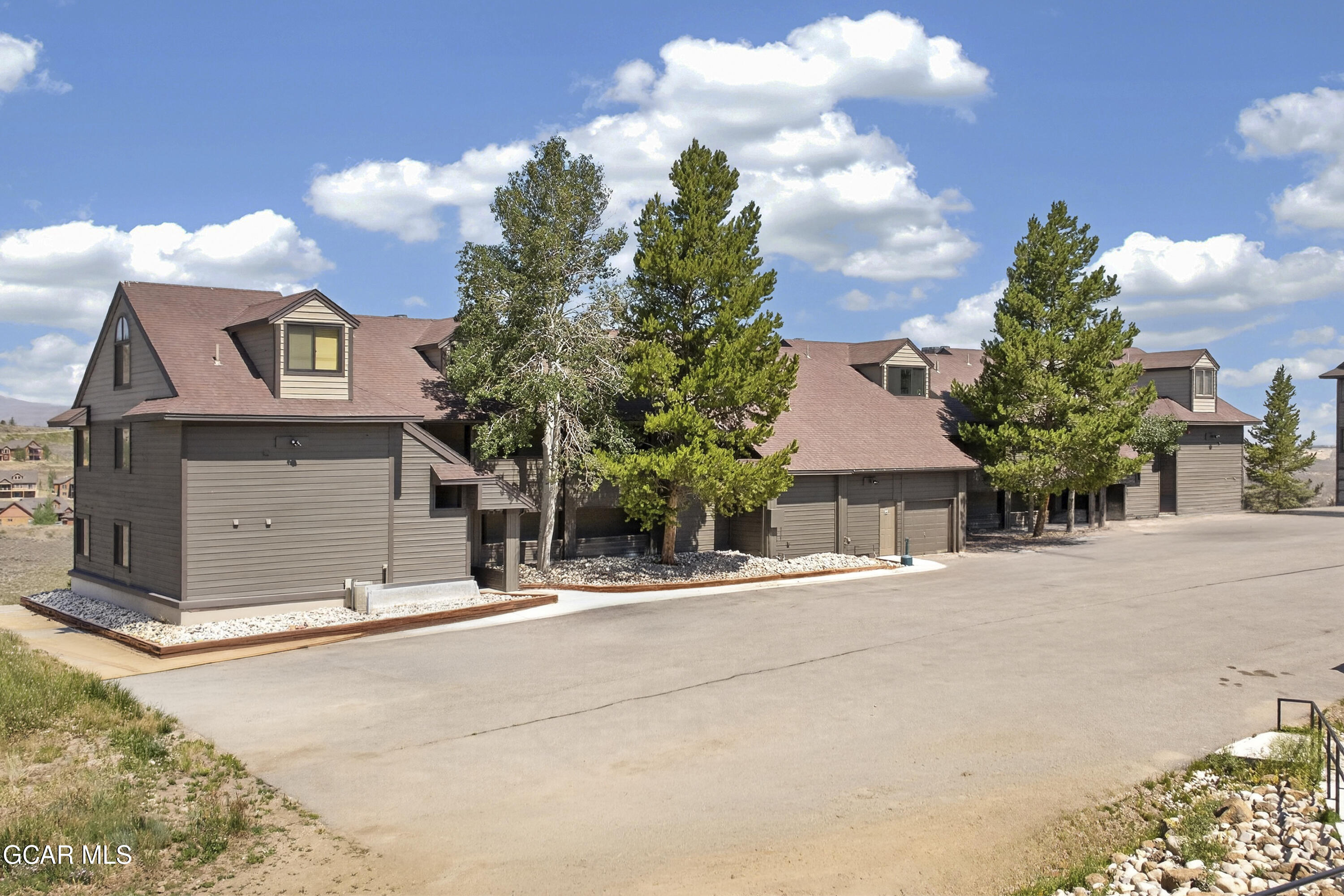 207 Lake Drive 1105