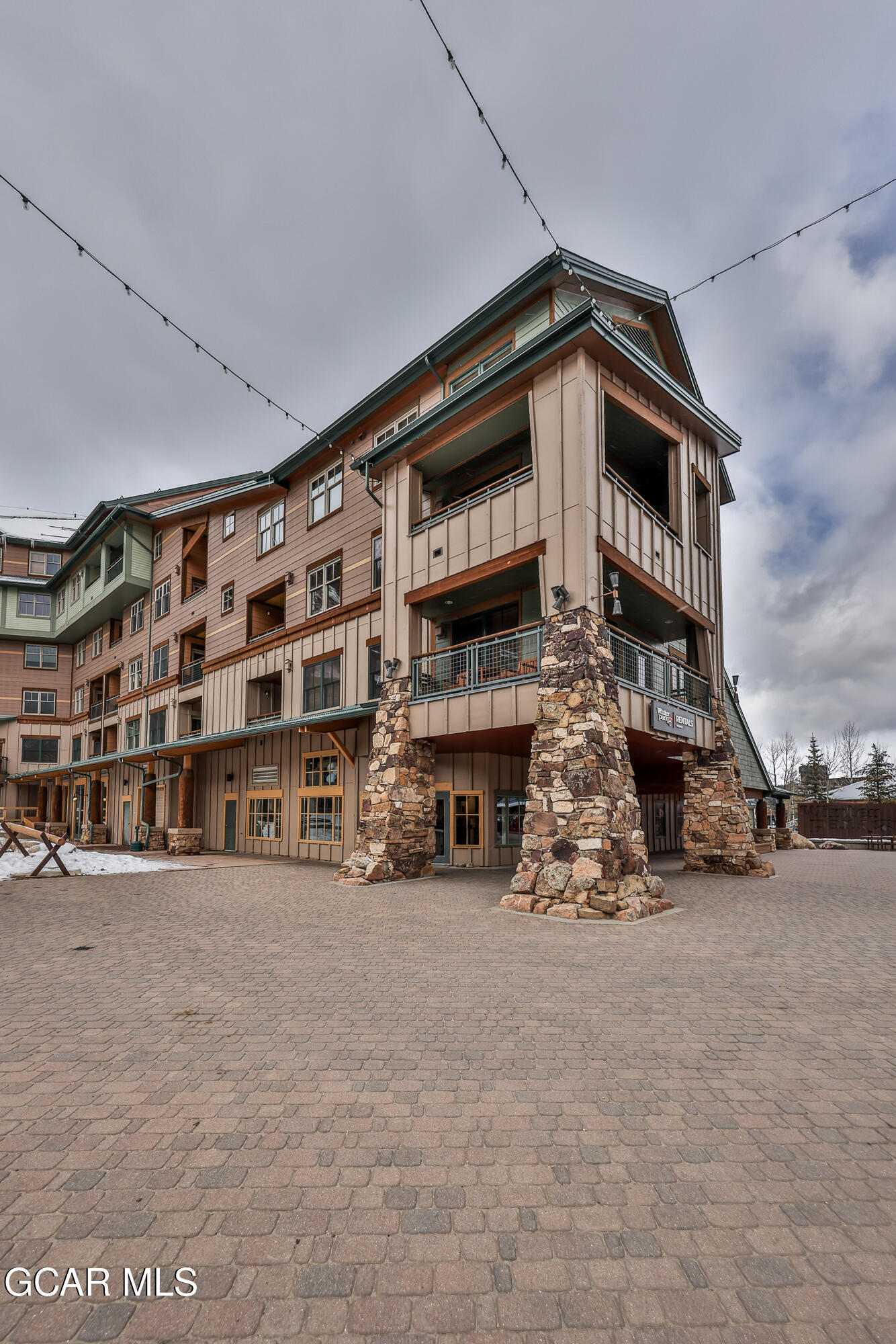 401 NYSTROM Lane 1407