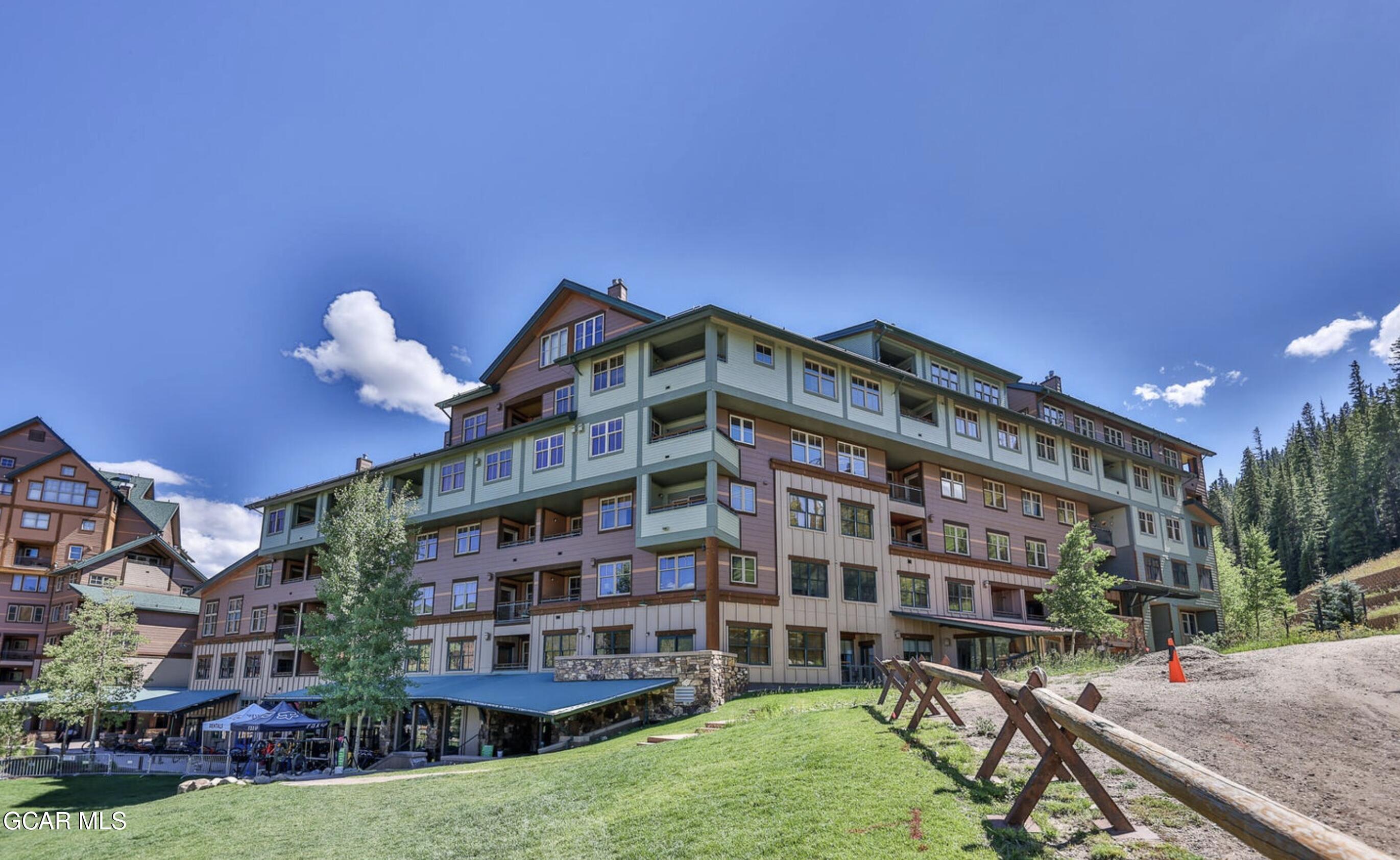 401 NYSTROM Lane 1407