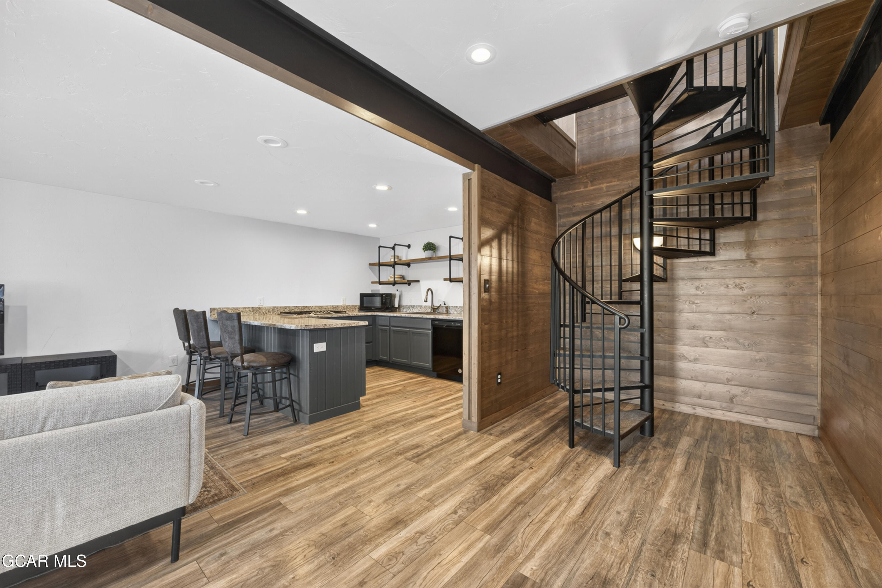 350 1ST Street