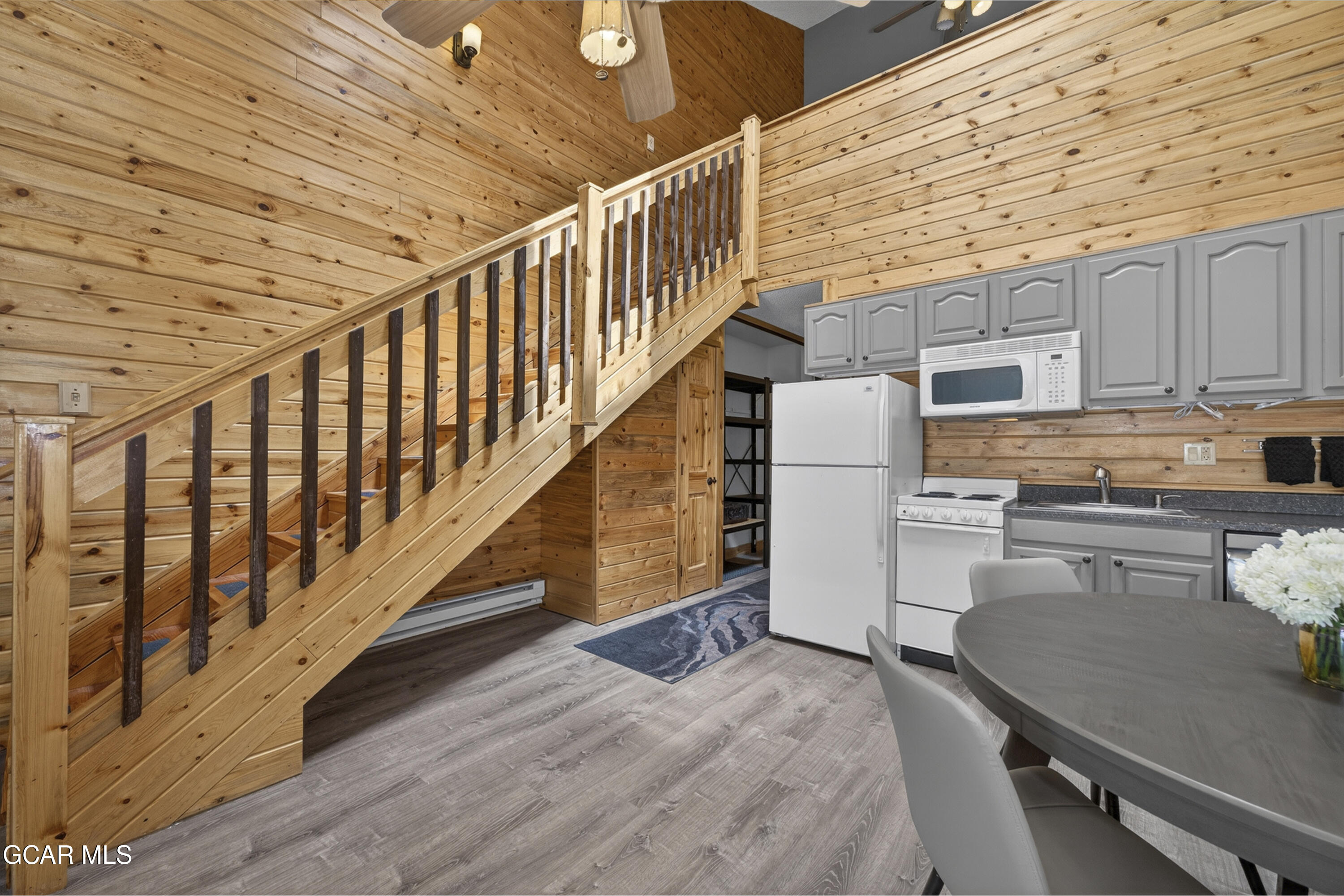062927 US HWY 40 627 (door 635)