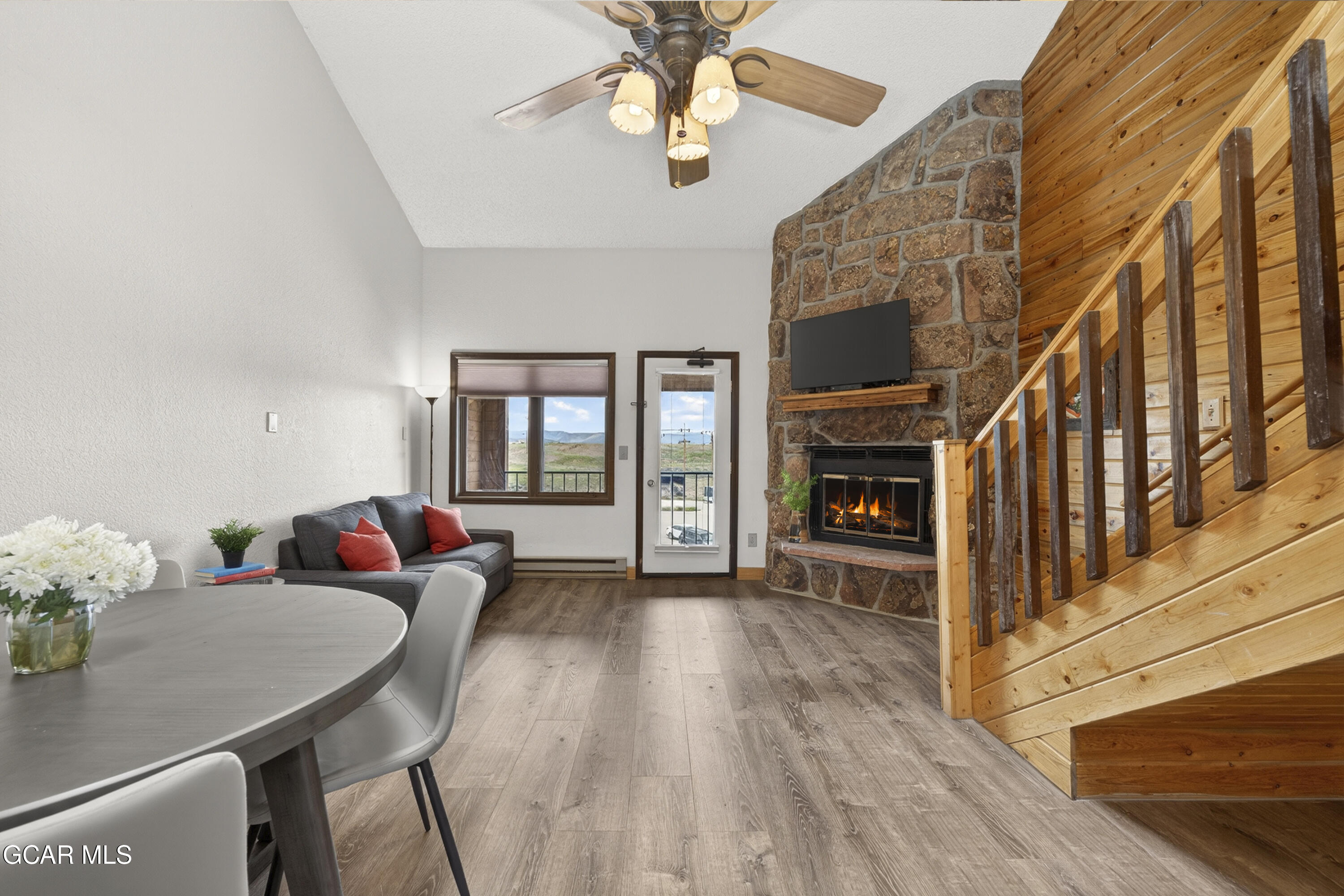 062927 US HWY 40 627 (door 635)