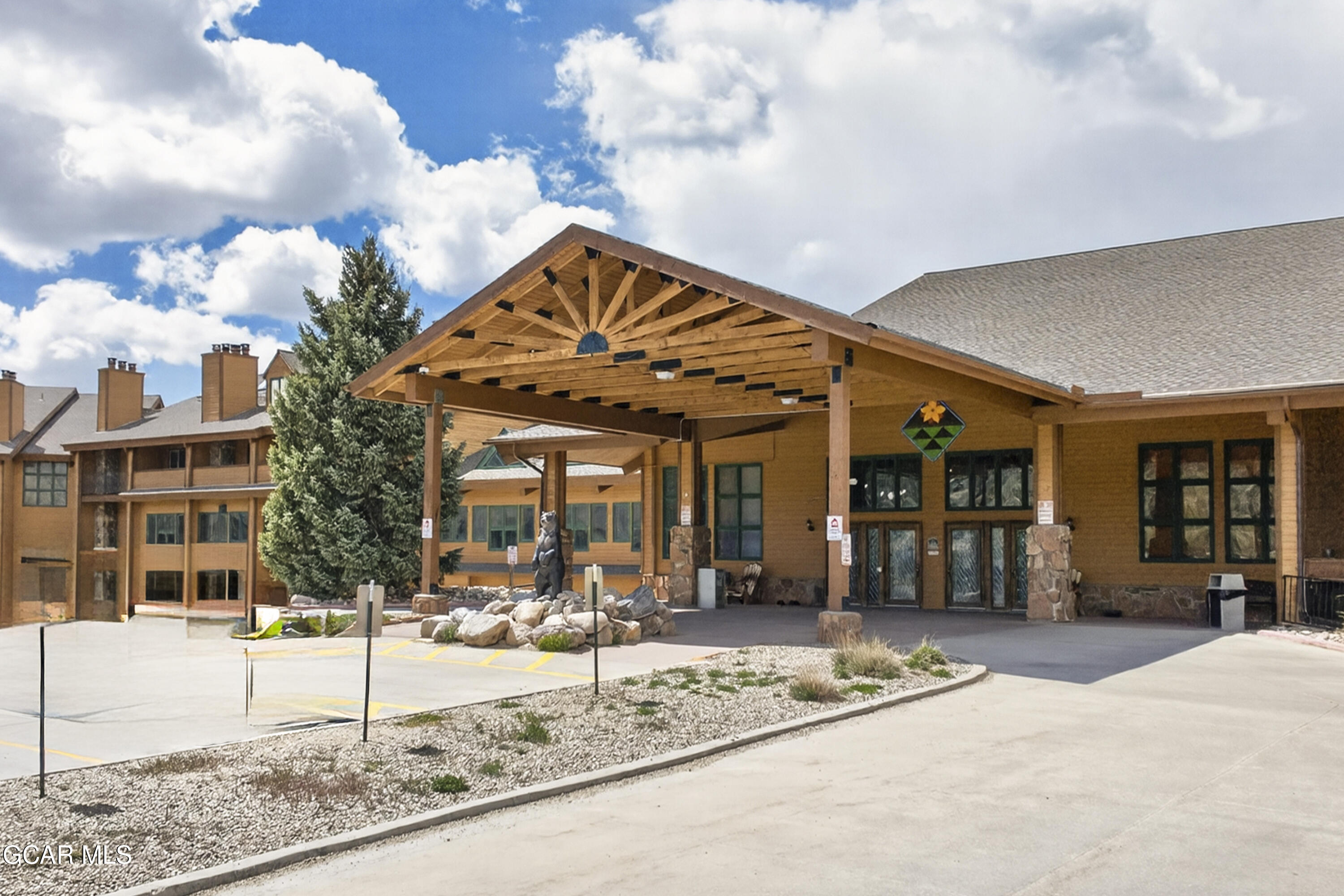 062927 US HWY 40 627 (door 635)