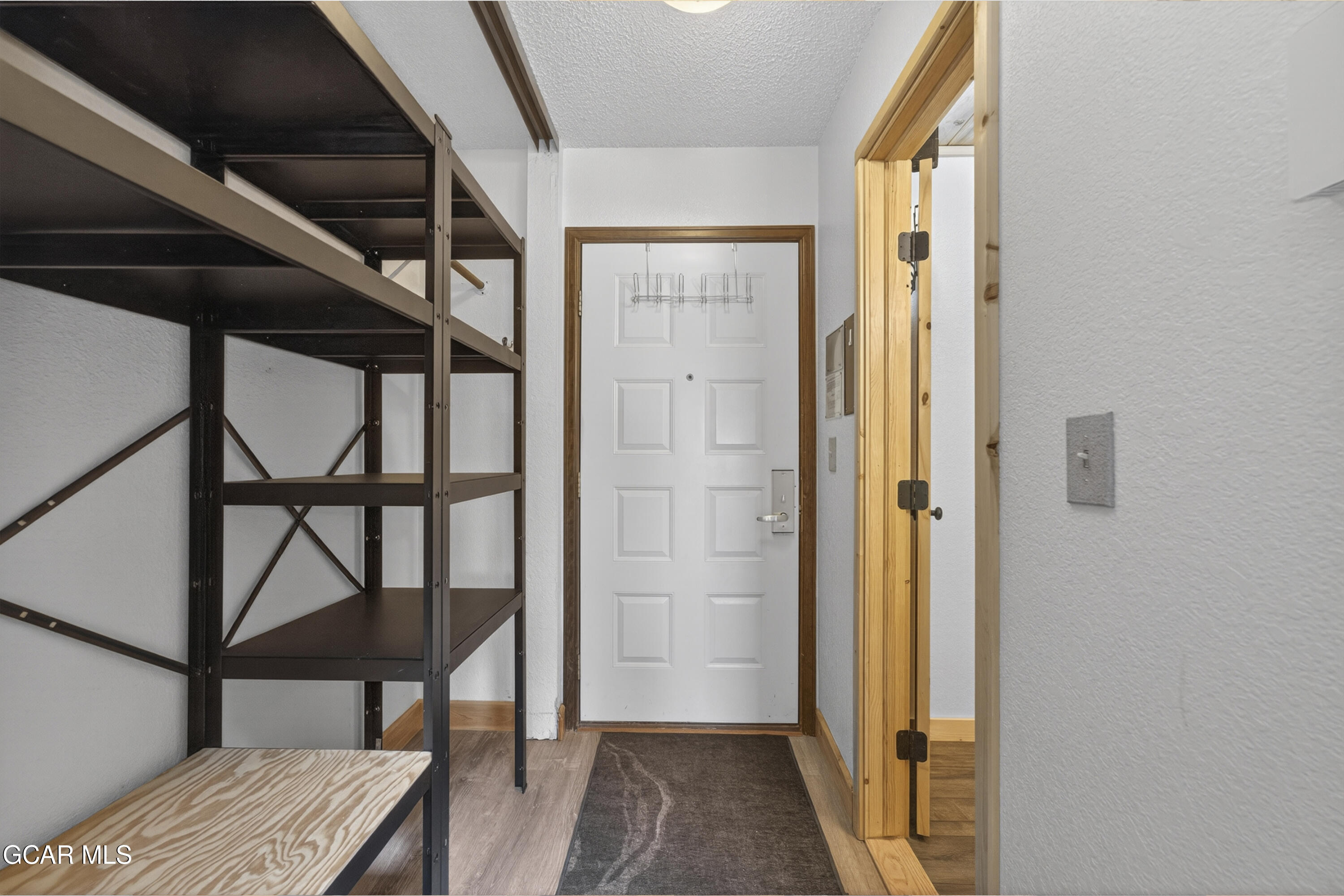 062927 US HWY 40 627 (door 635)