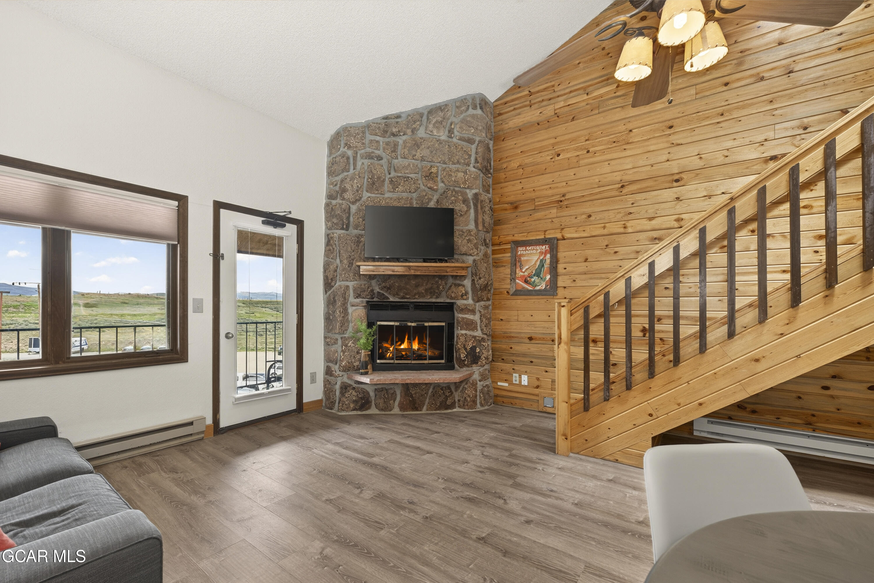 062927 US HWY 40 627 (door 635)
