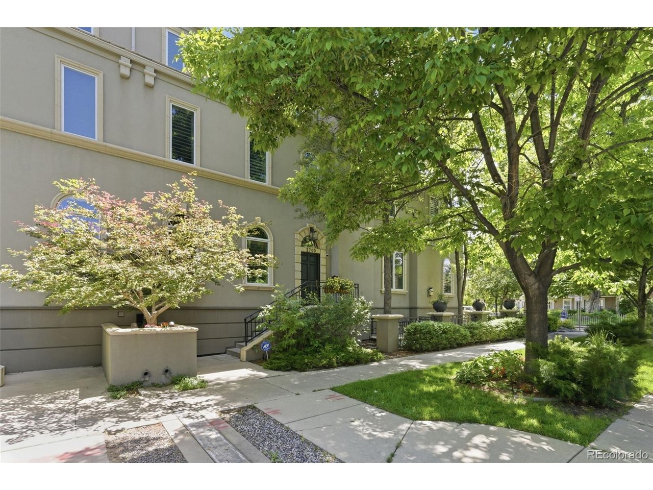 2700 E 4th Ave