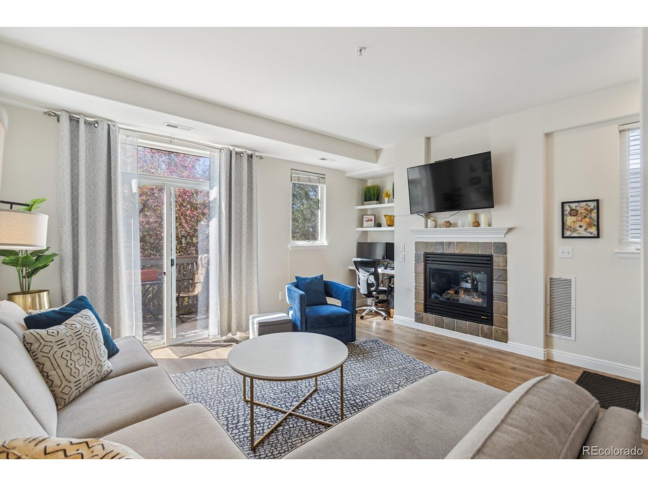 2943 W Riverwalk Cir X