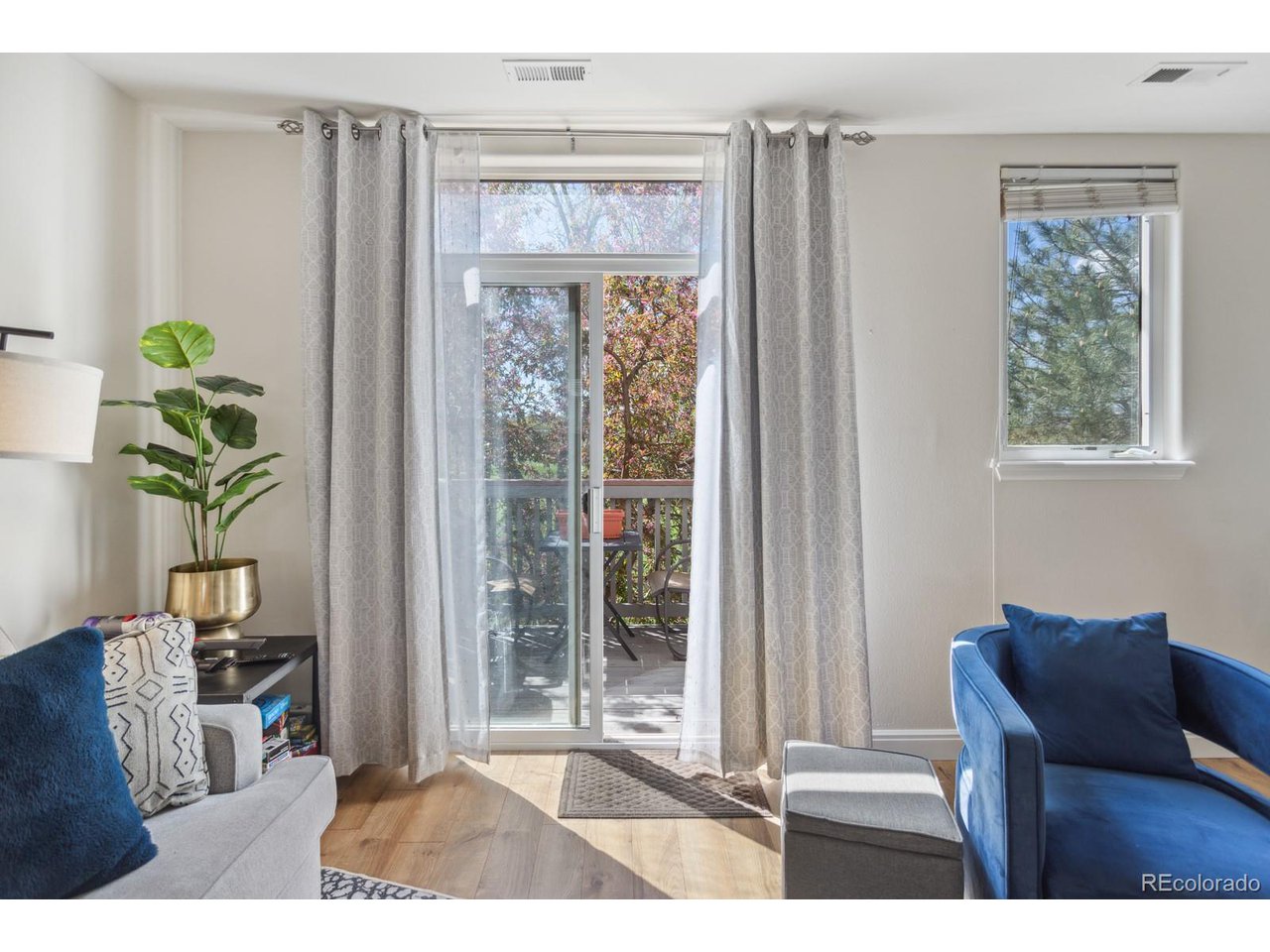2943 W Riverwalk Cir X