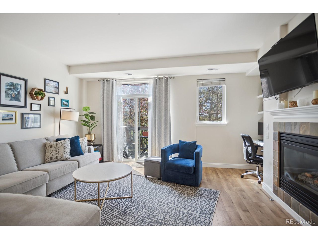 2943 W Riverwalk Cir X