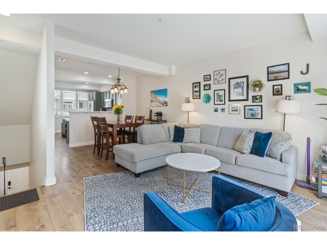 2943 W Riverwalk Cir X