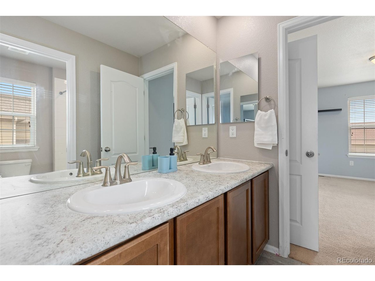 2510 E 160th Pl