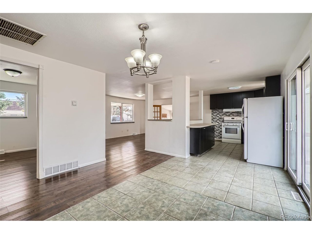 2557 W Hillside Ave