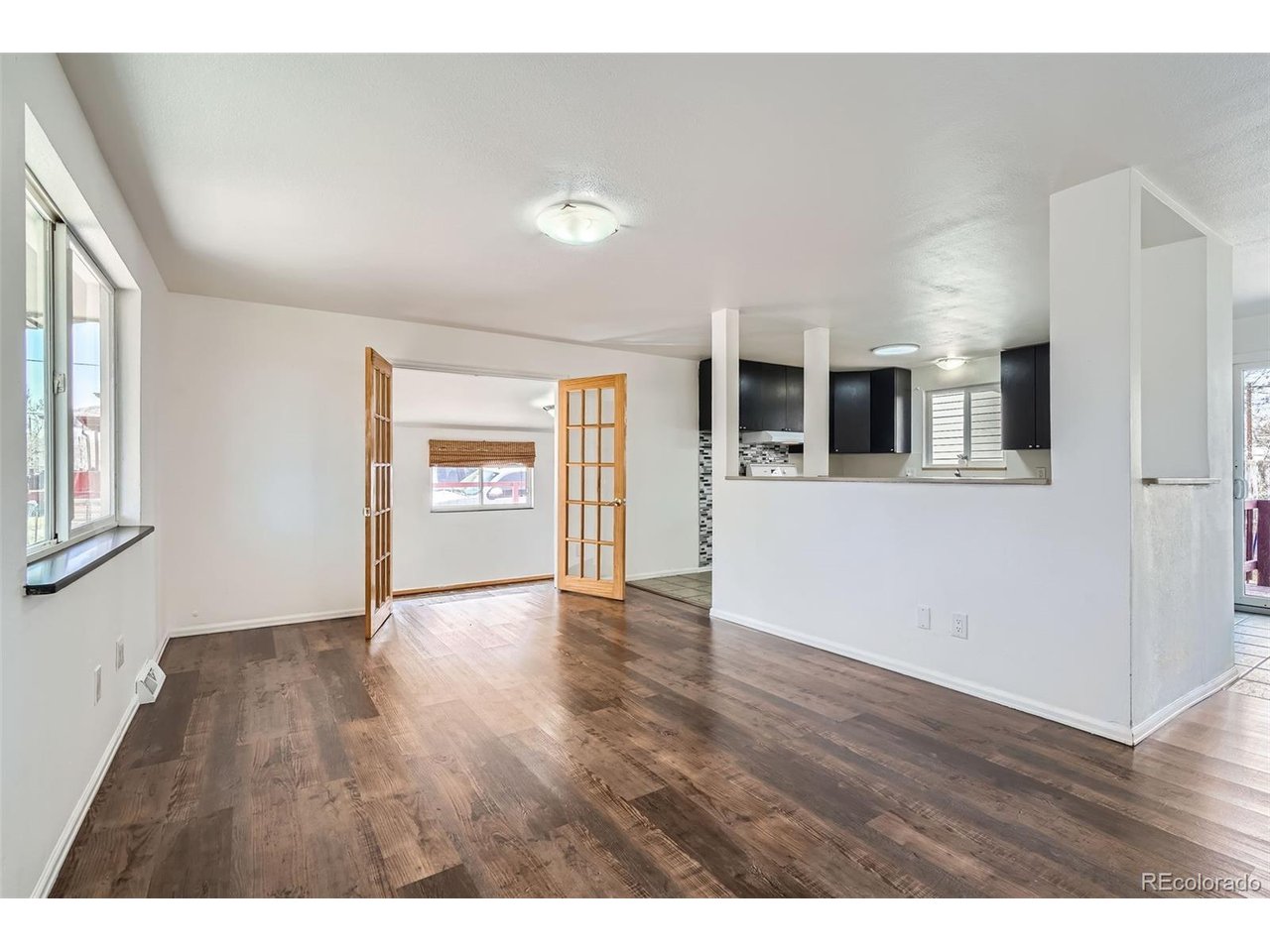 2557 W Hillside Ave