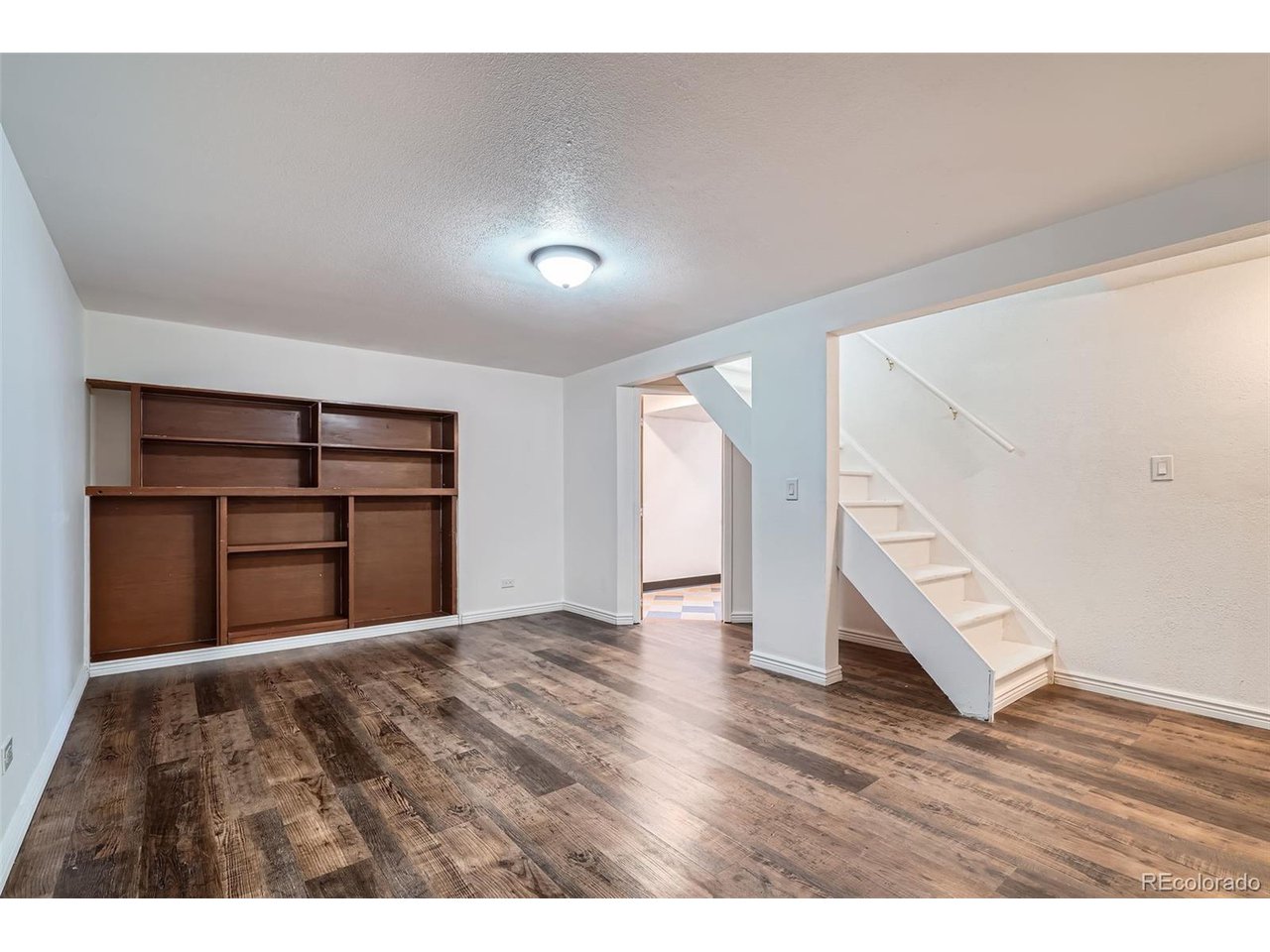 2557 W Hillside Ave