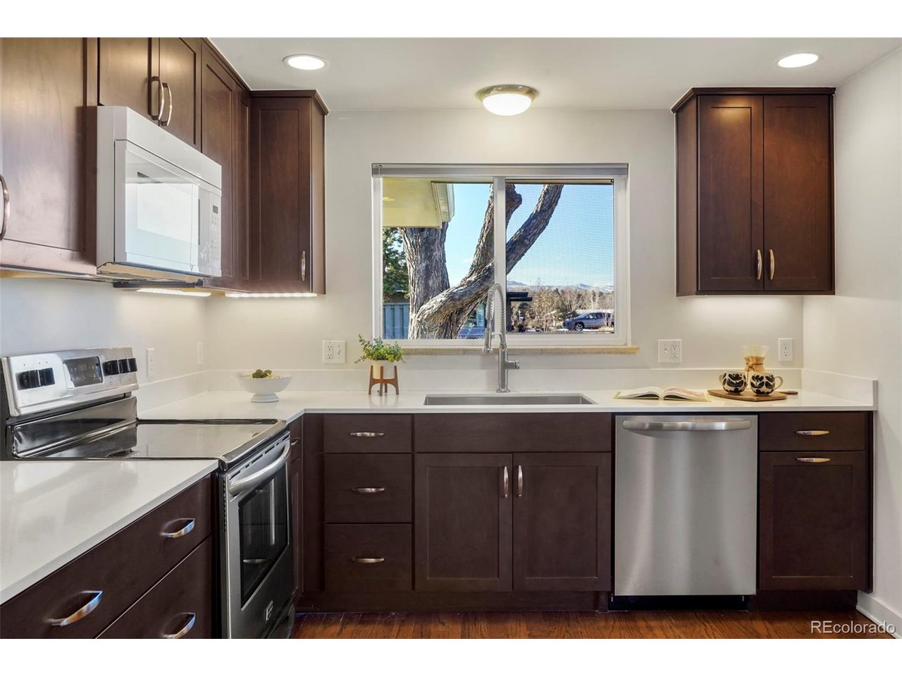 32 Hillside Dr