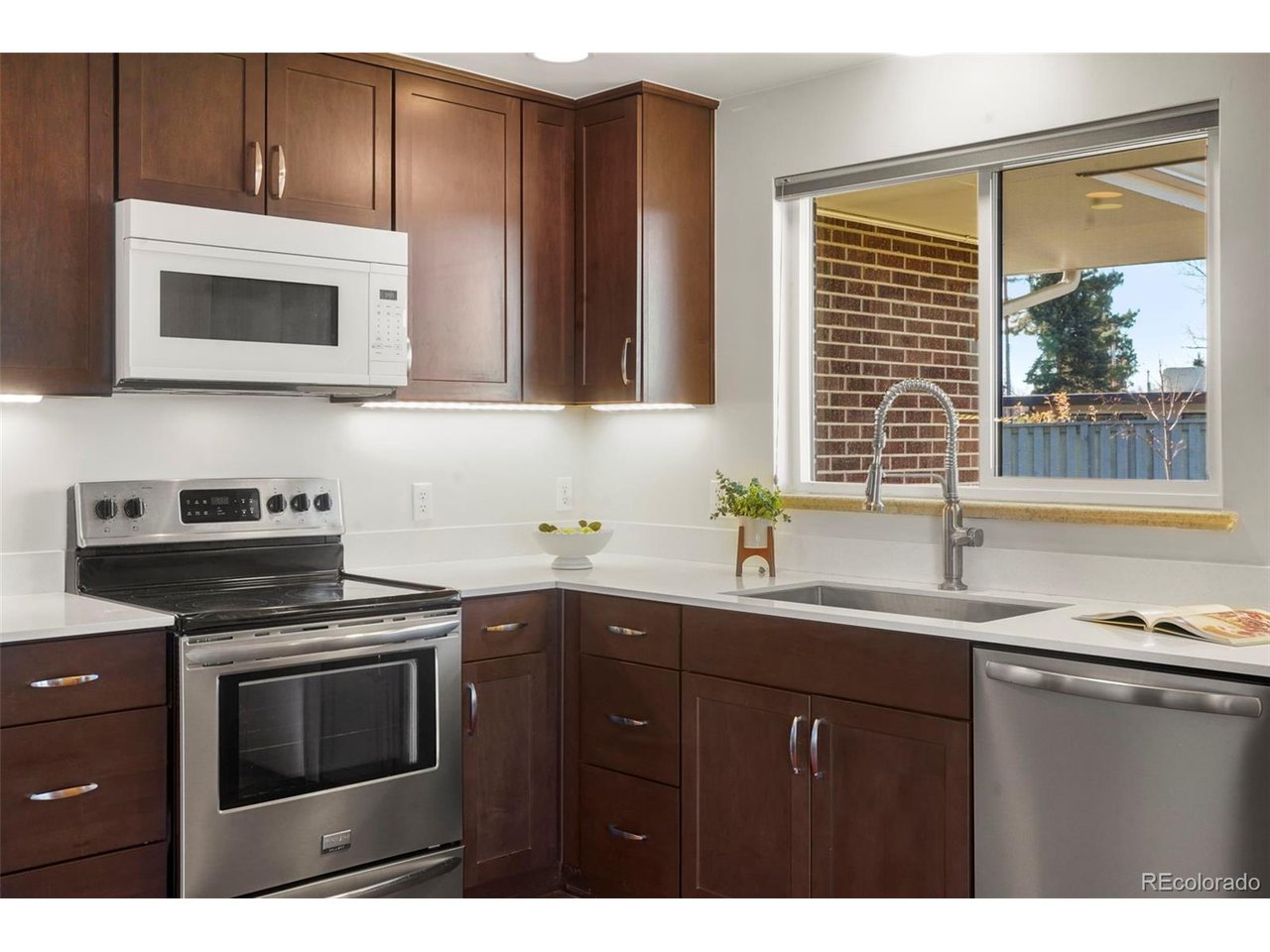 32 Hillside Dr