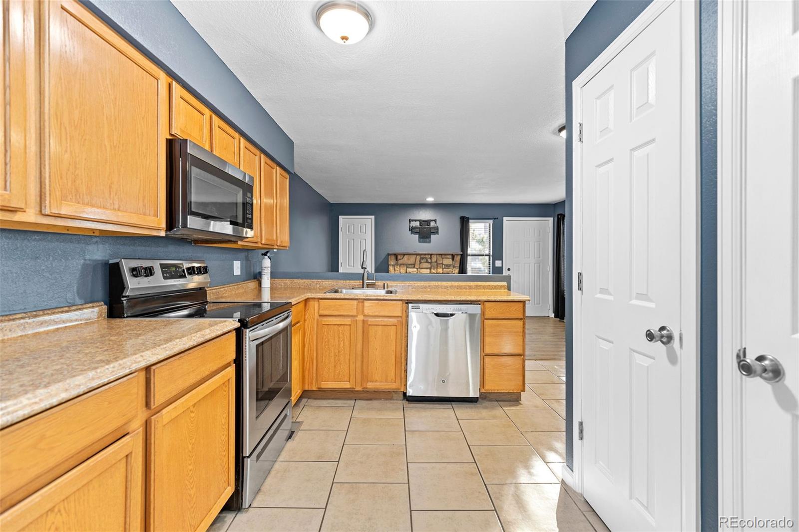 919 S Dawson Way Unit: 3