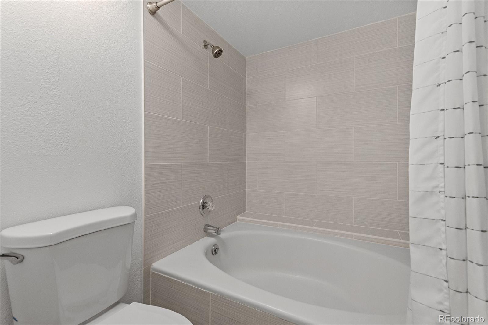 6385 Oak Street Unit: 103