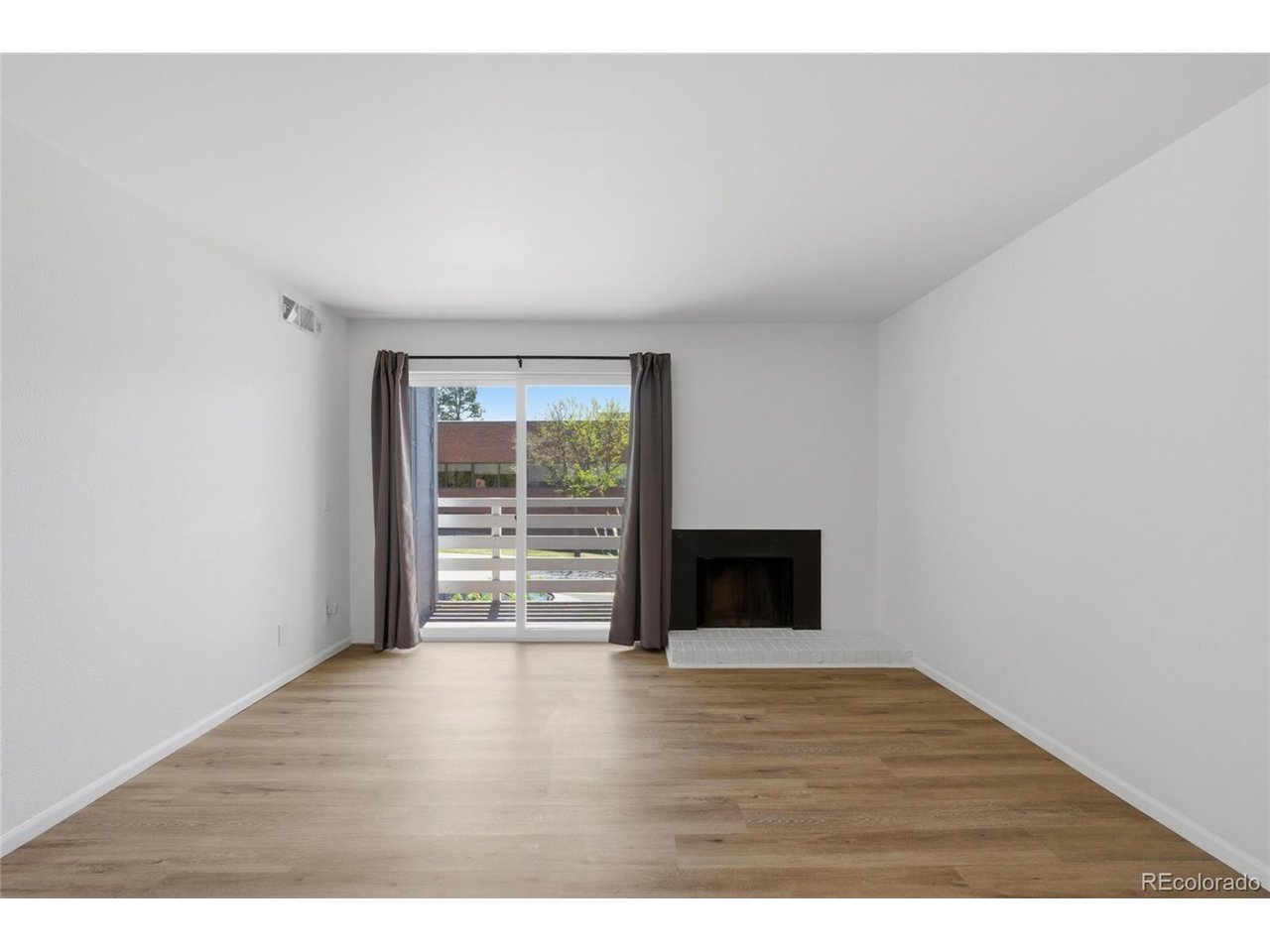 7665 E Eastman Ave 202B