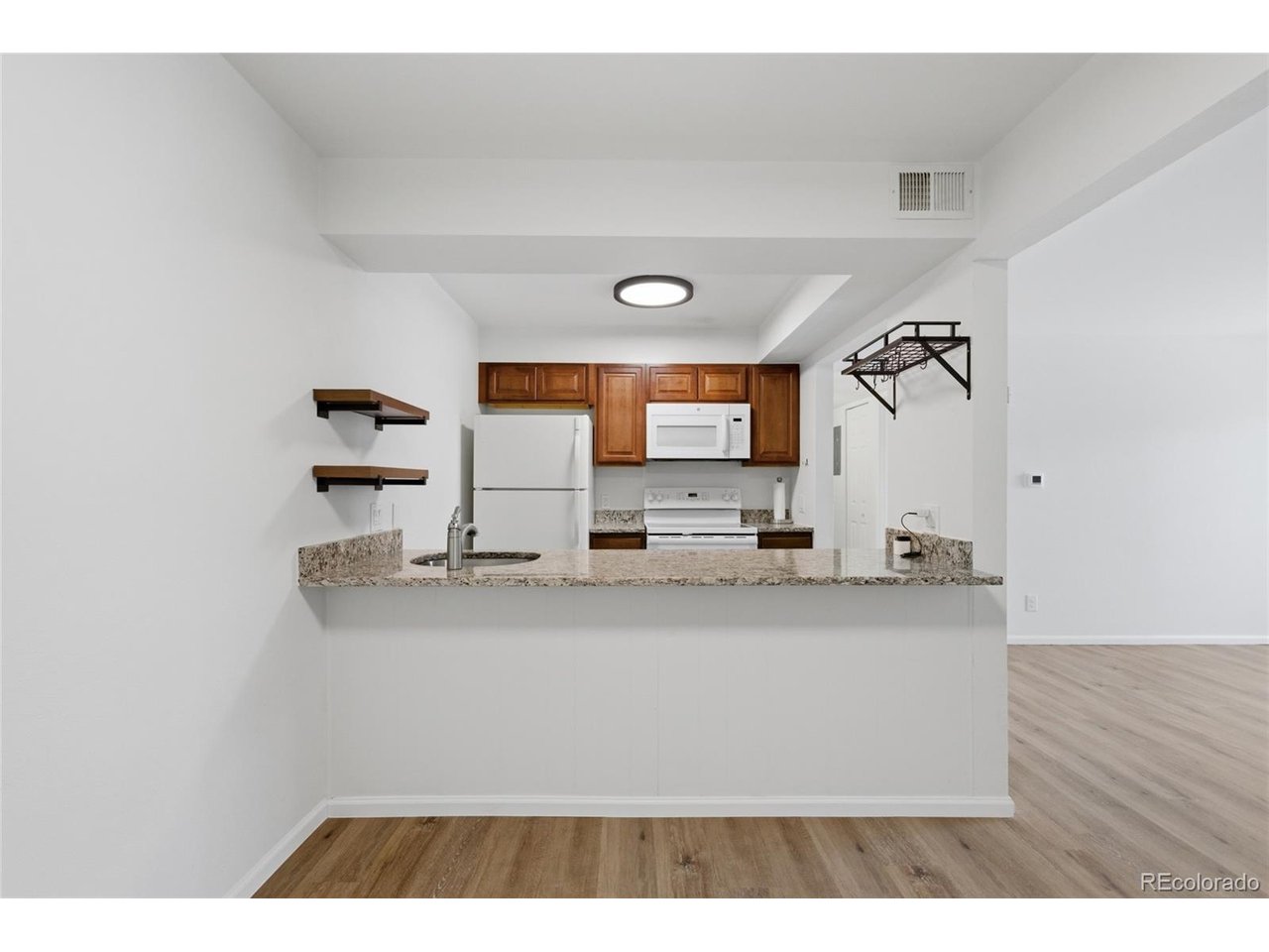 7665 E Eastman Ave 202B