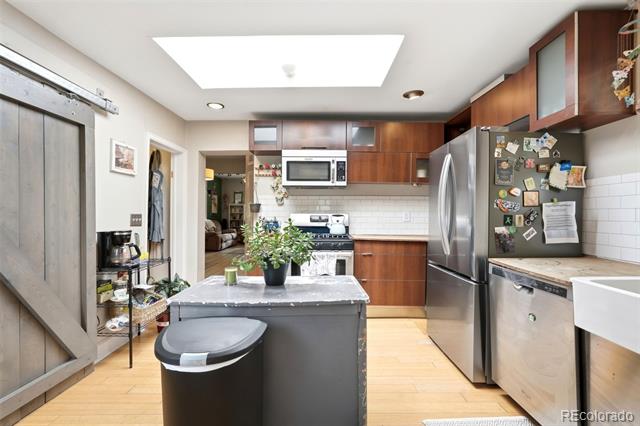 157 W Cedar Avenue