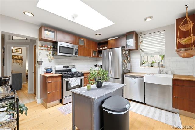 157 W Cedar Avenue