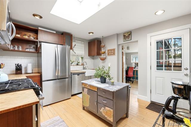 157 W Cedar Avenue