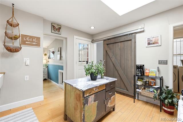 157 W Cedar Avenue