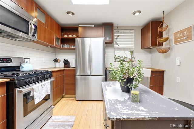 157 W Cedar Avenue