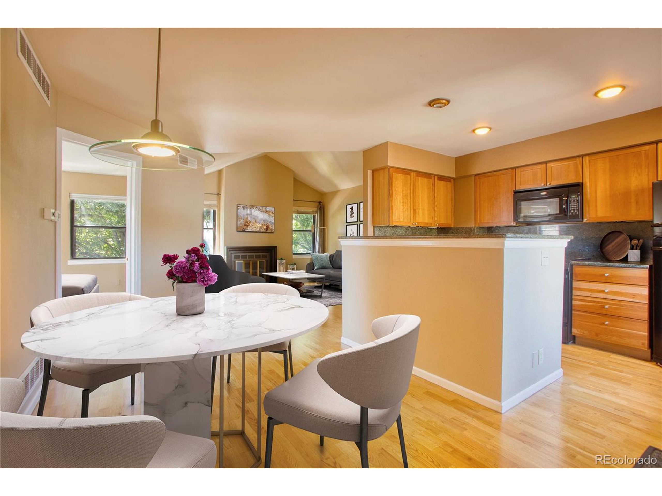 2 Acoma St 2