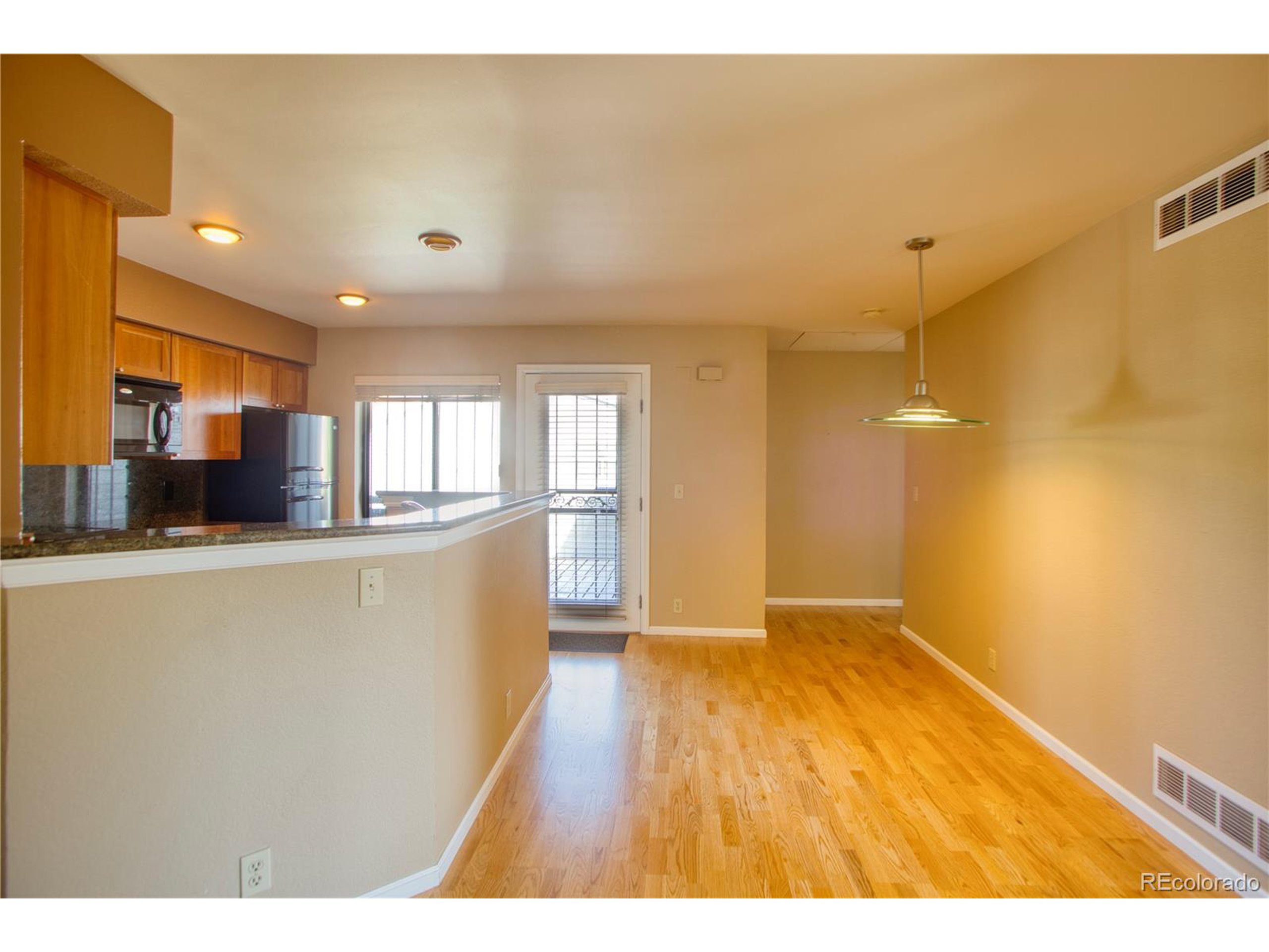 2 Acoma St 2