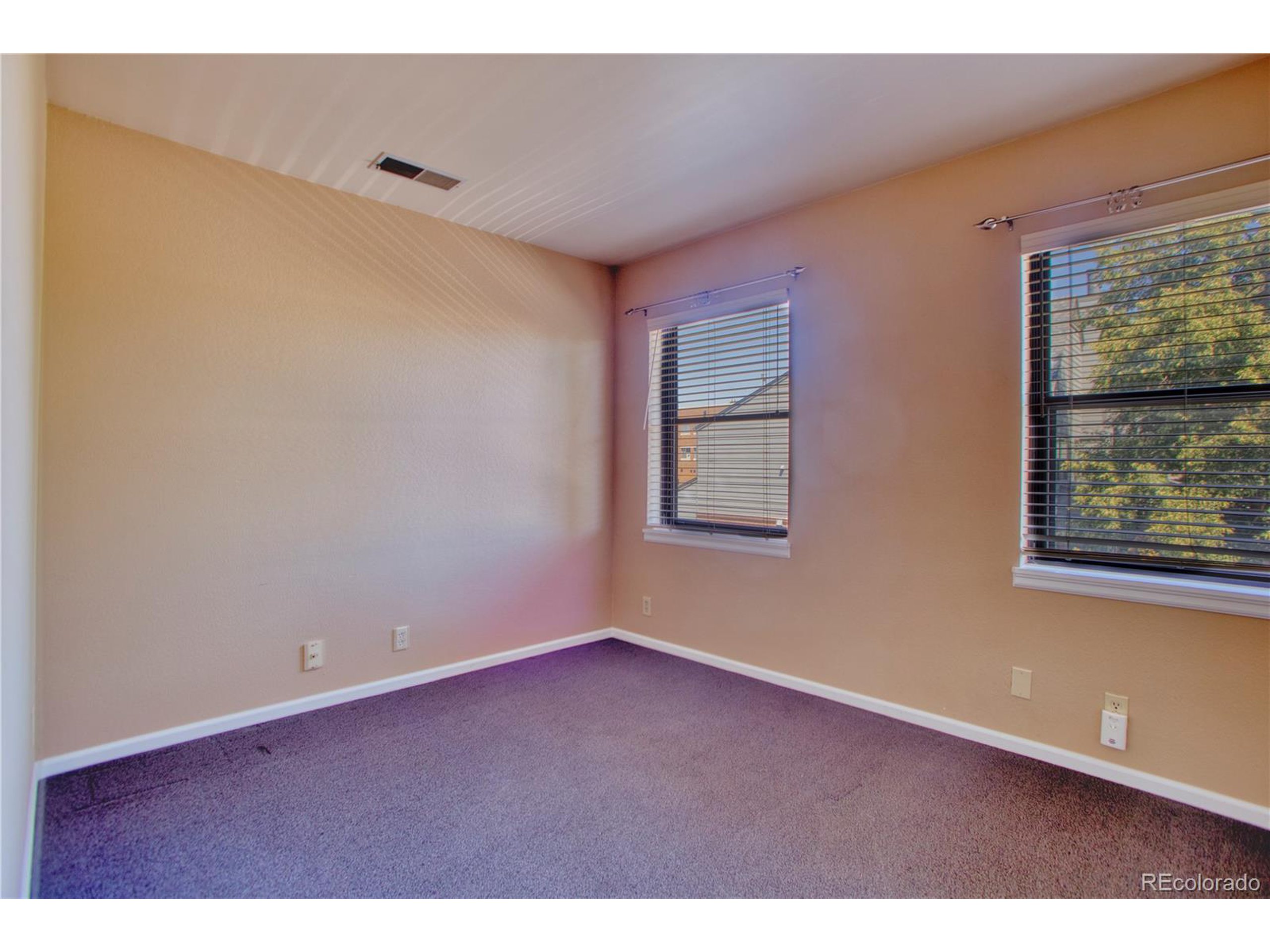 2 Acoma St 2
