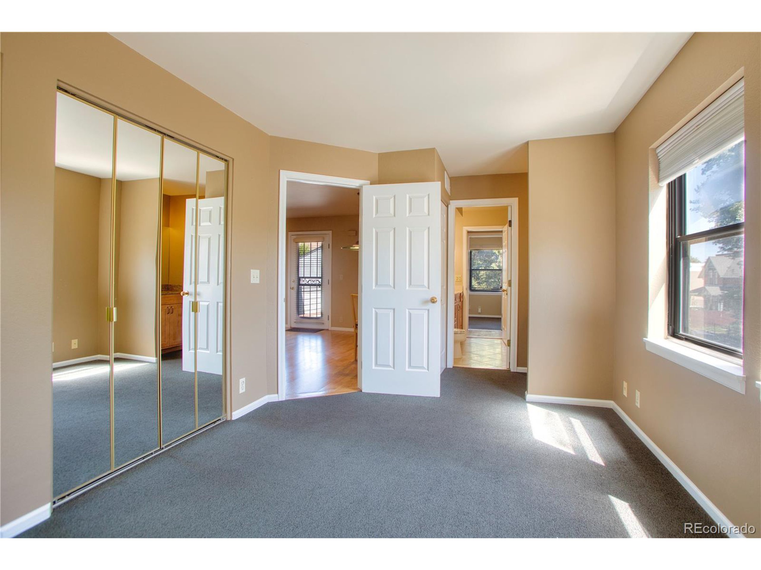 2 Acoma St 2