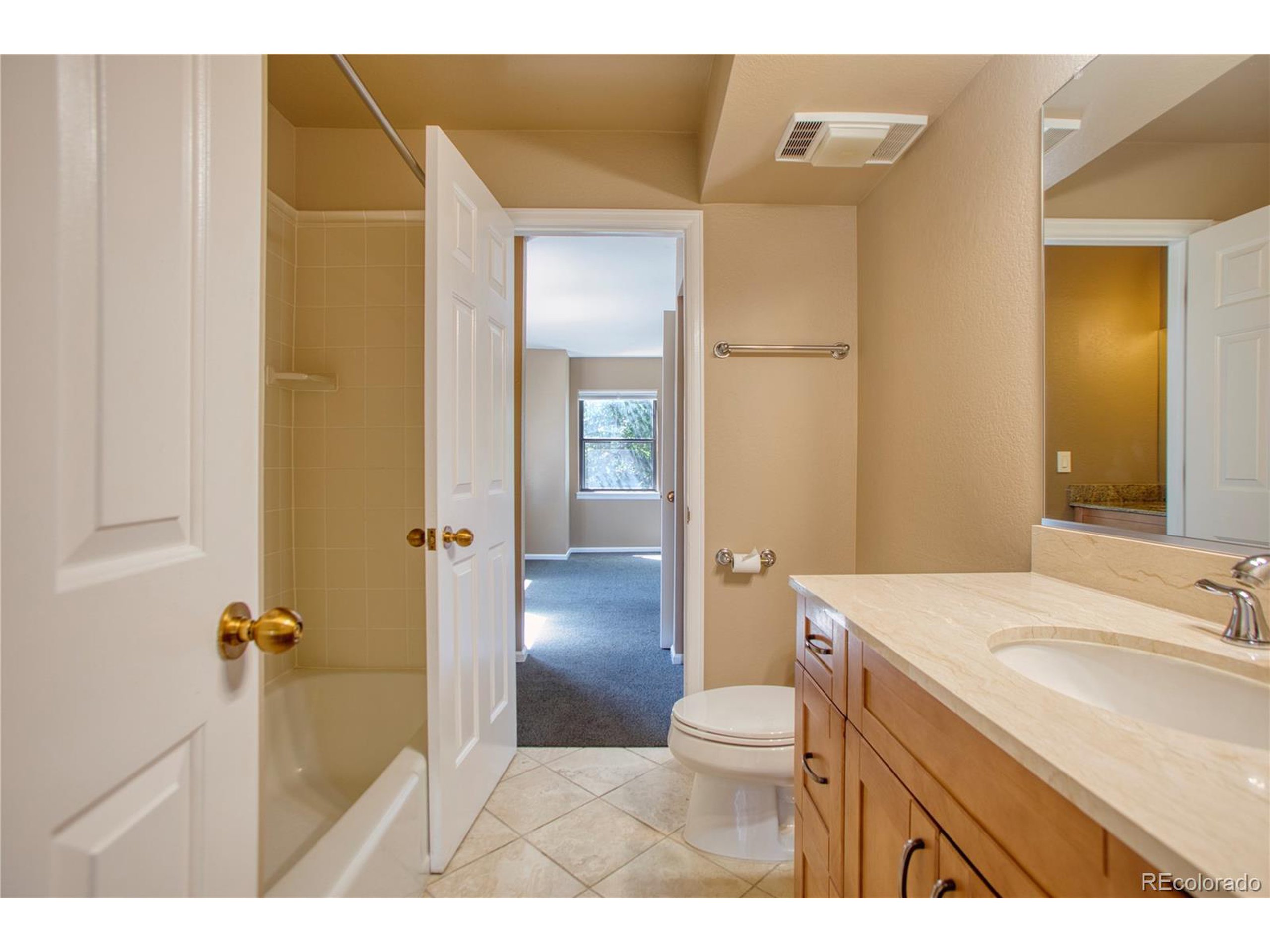 2 Acoma St 2