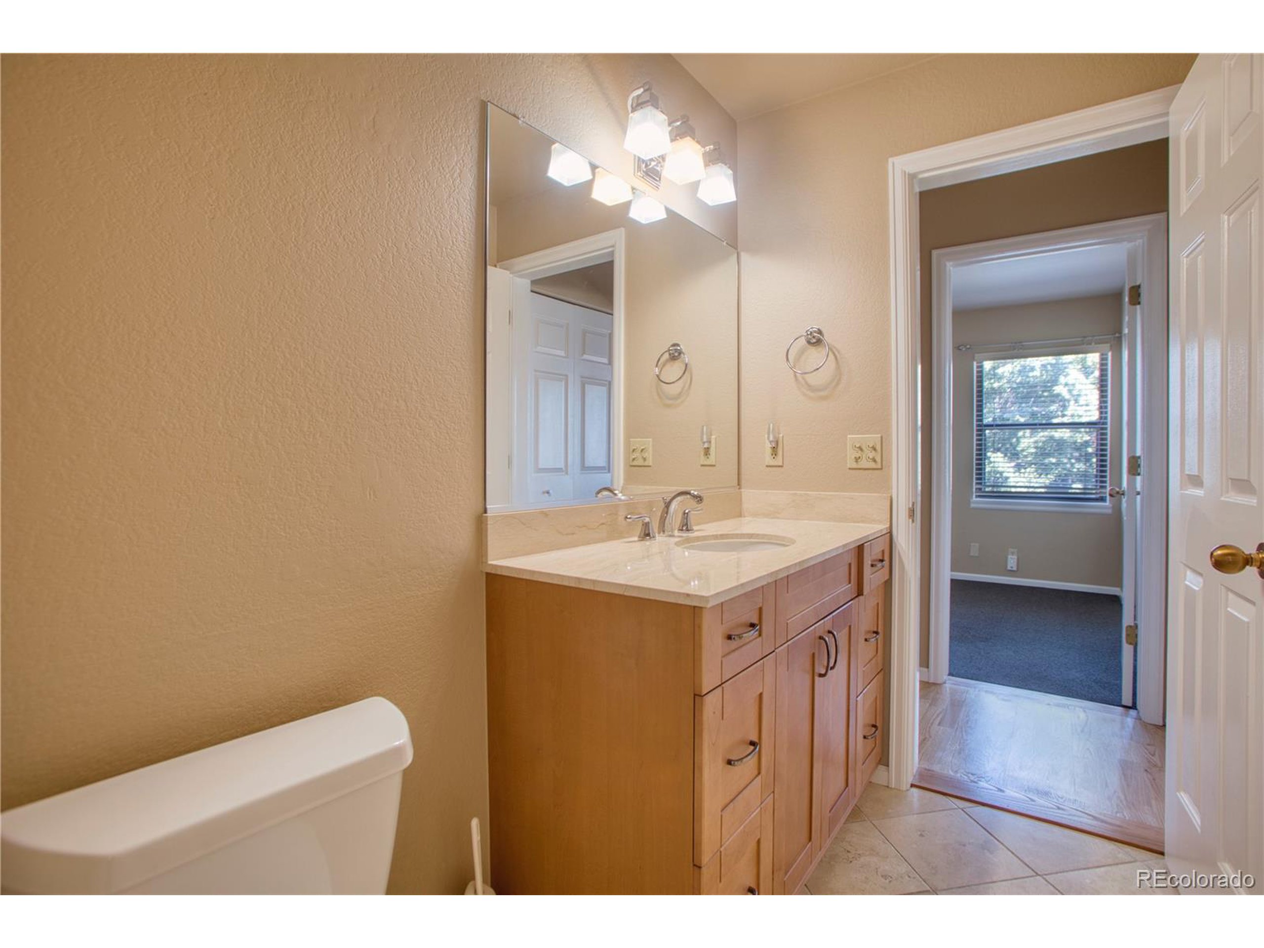 2 Acoma St 2