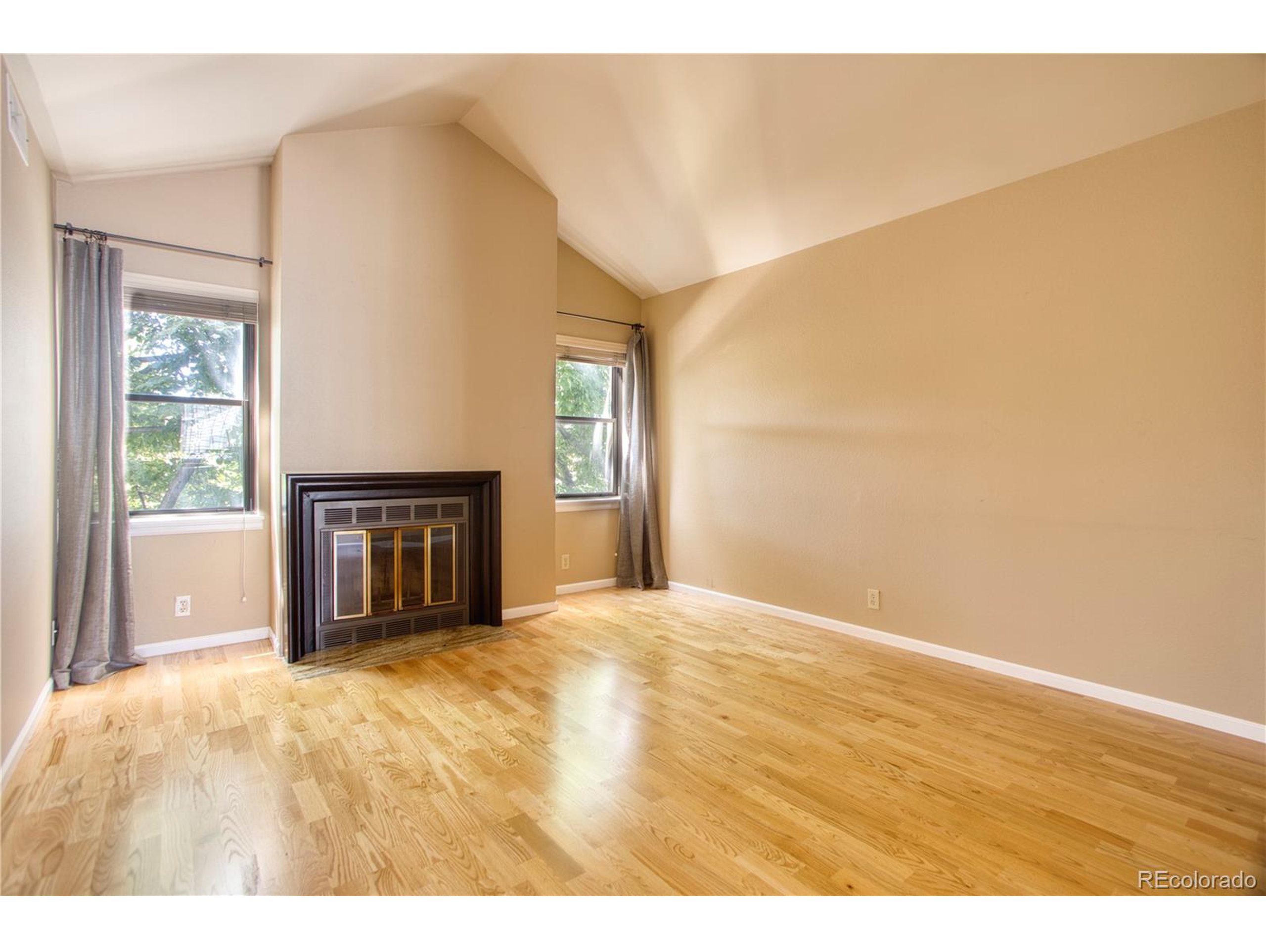 2 Acoma St 2