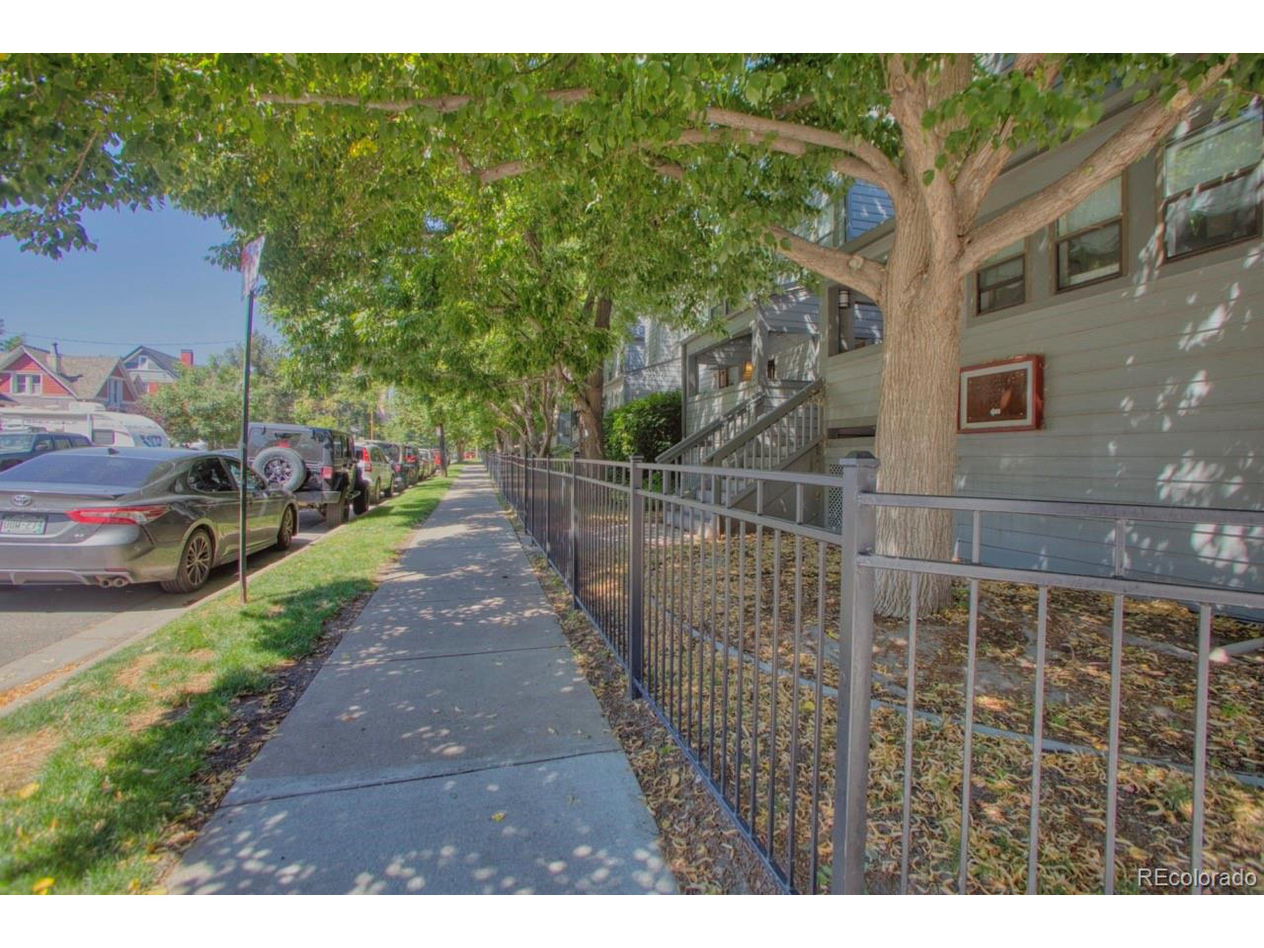 2 Acoma St 2