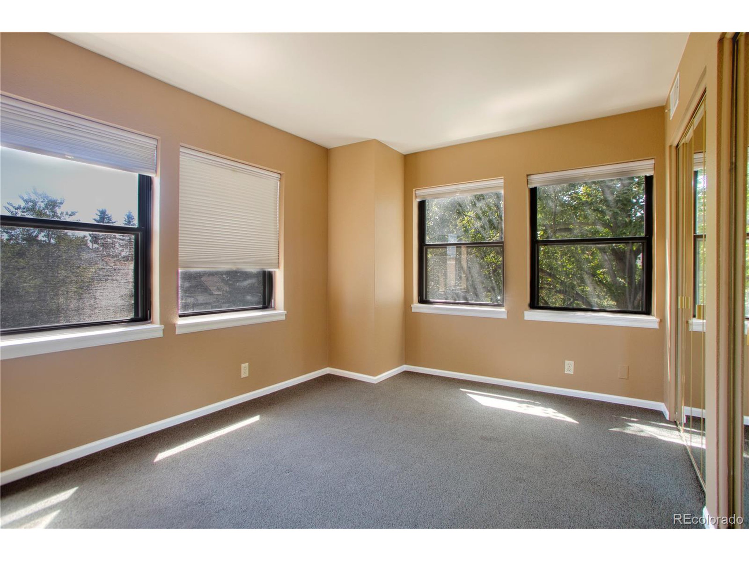 2 Acoma St 2