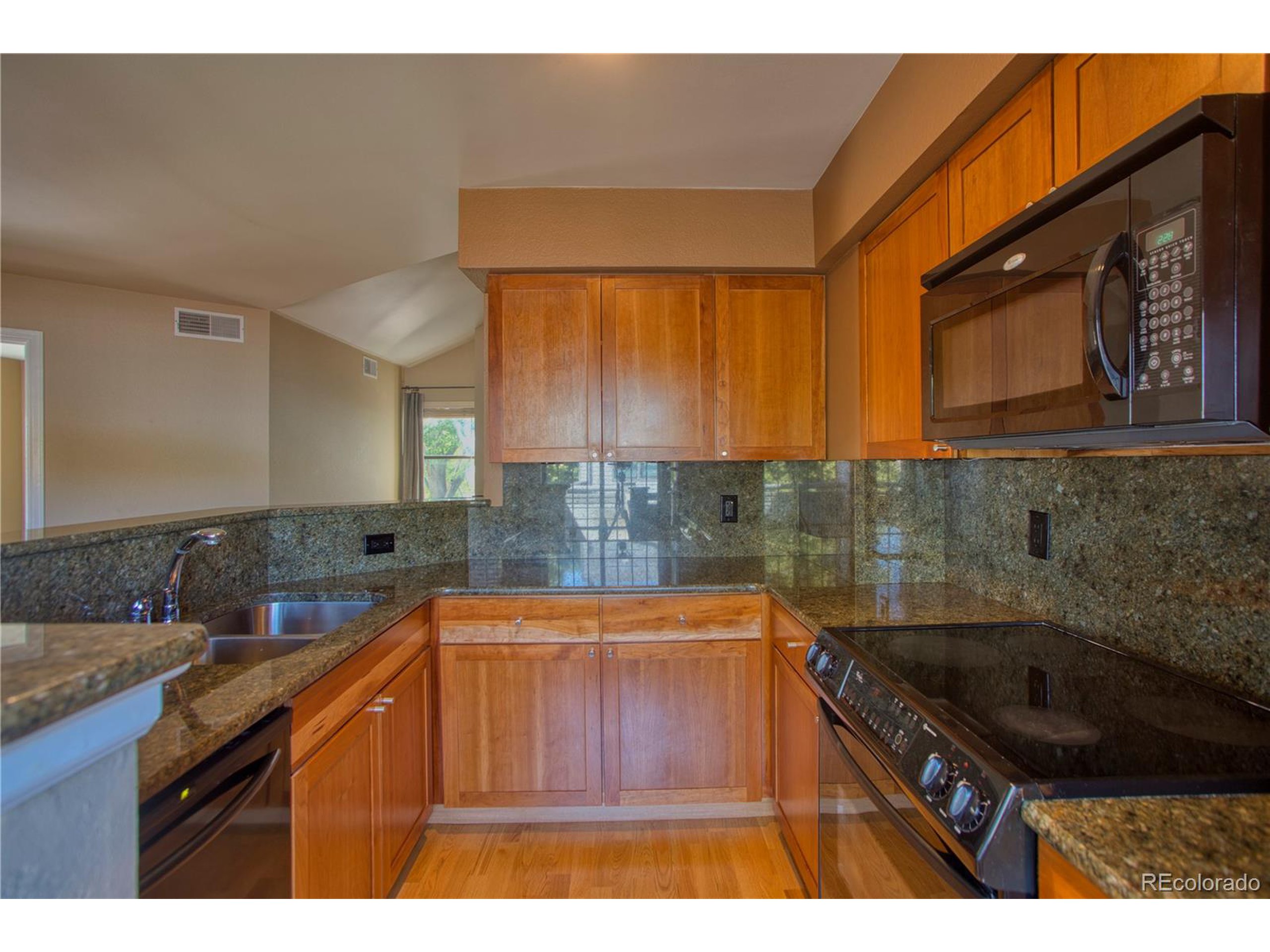 2 Acoma St 2