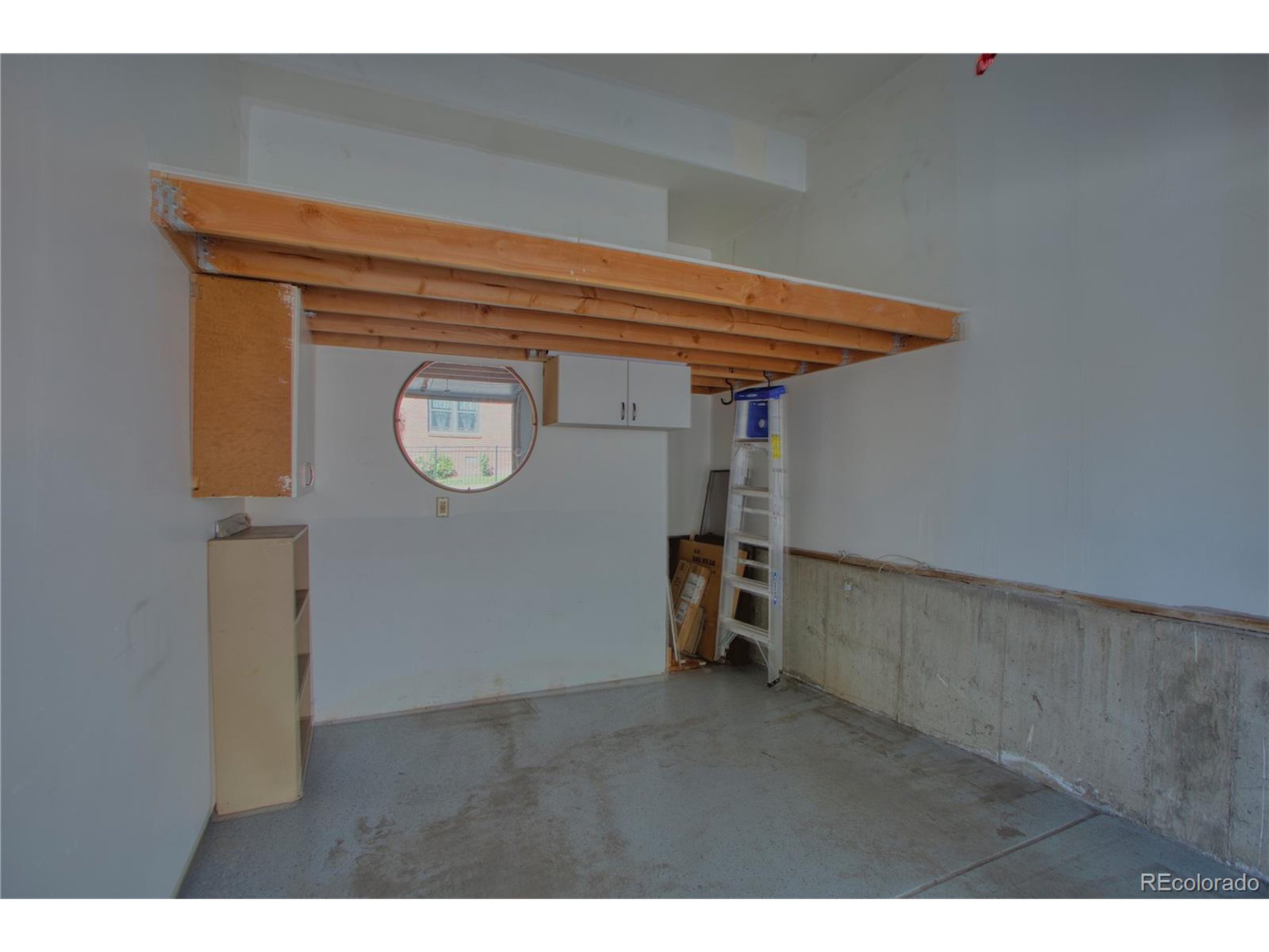 2 Acoma St 2