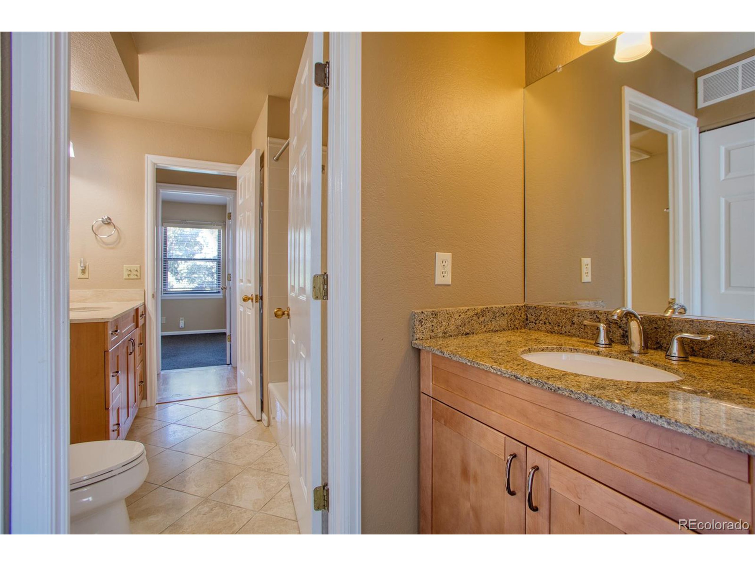 2 Acoma St 2