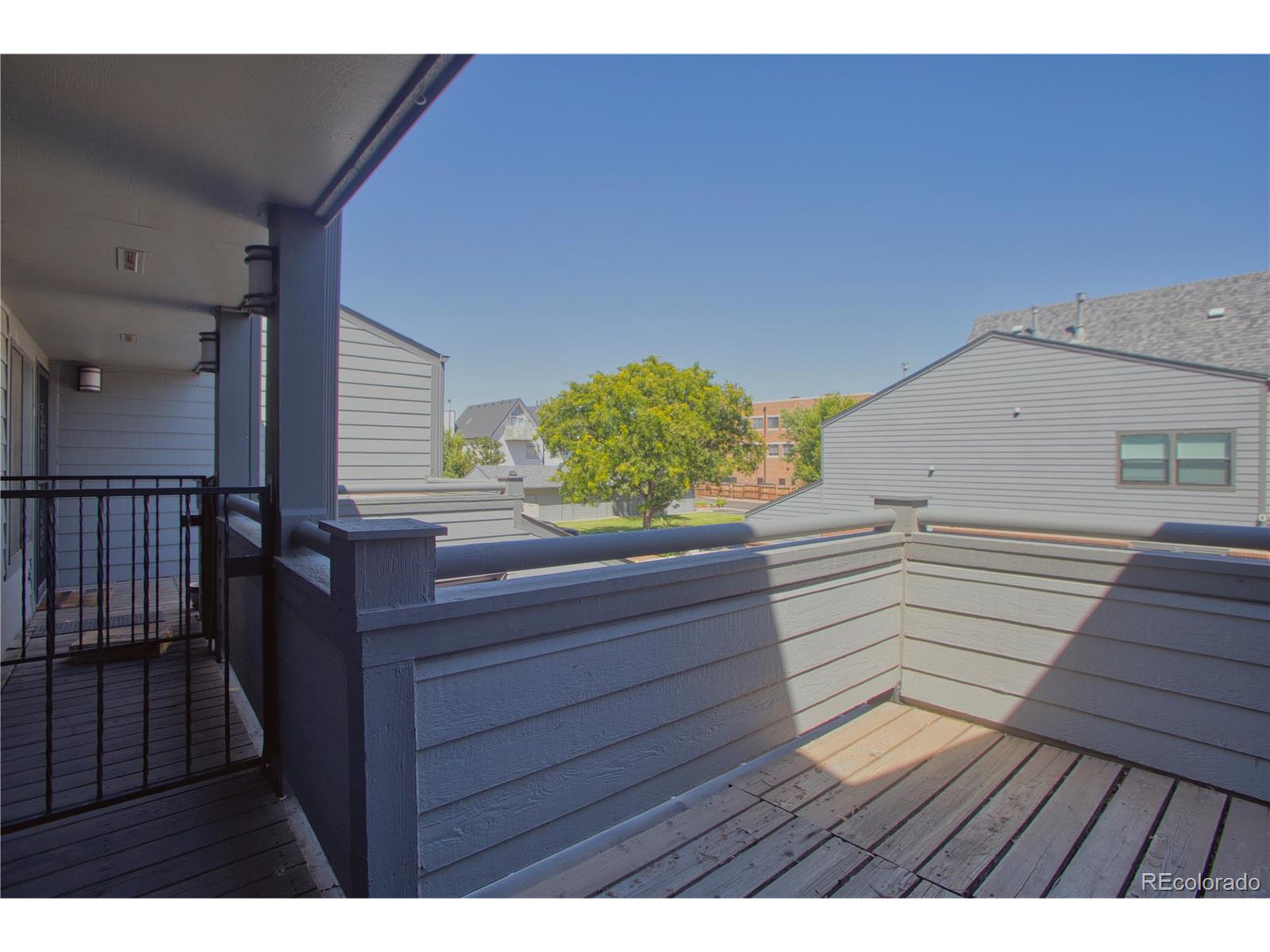 2 Acoma St 2