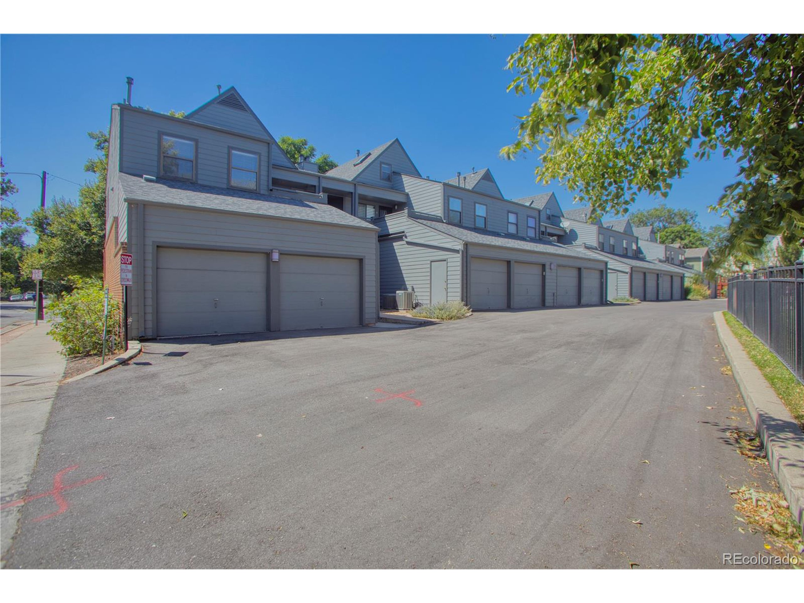 2 Acoma St 2