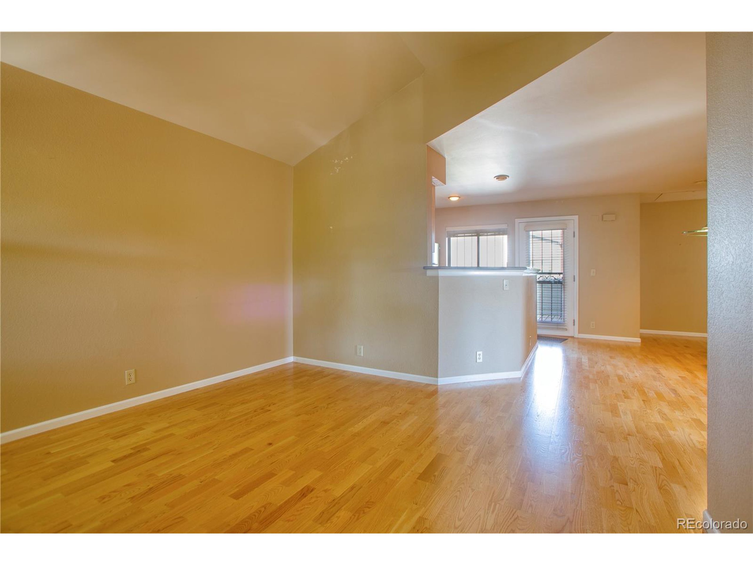 2 Acoma St 2