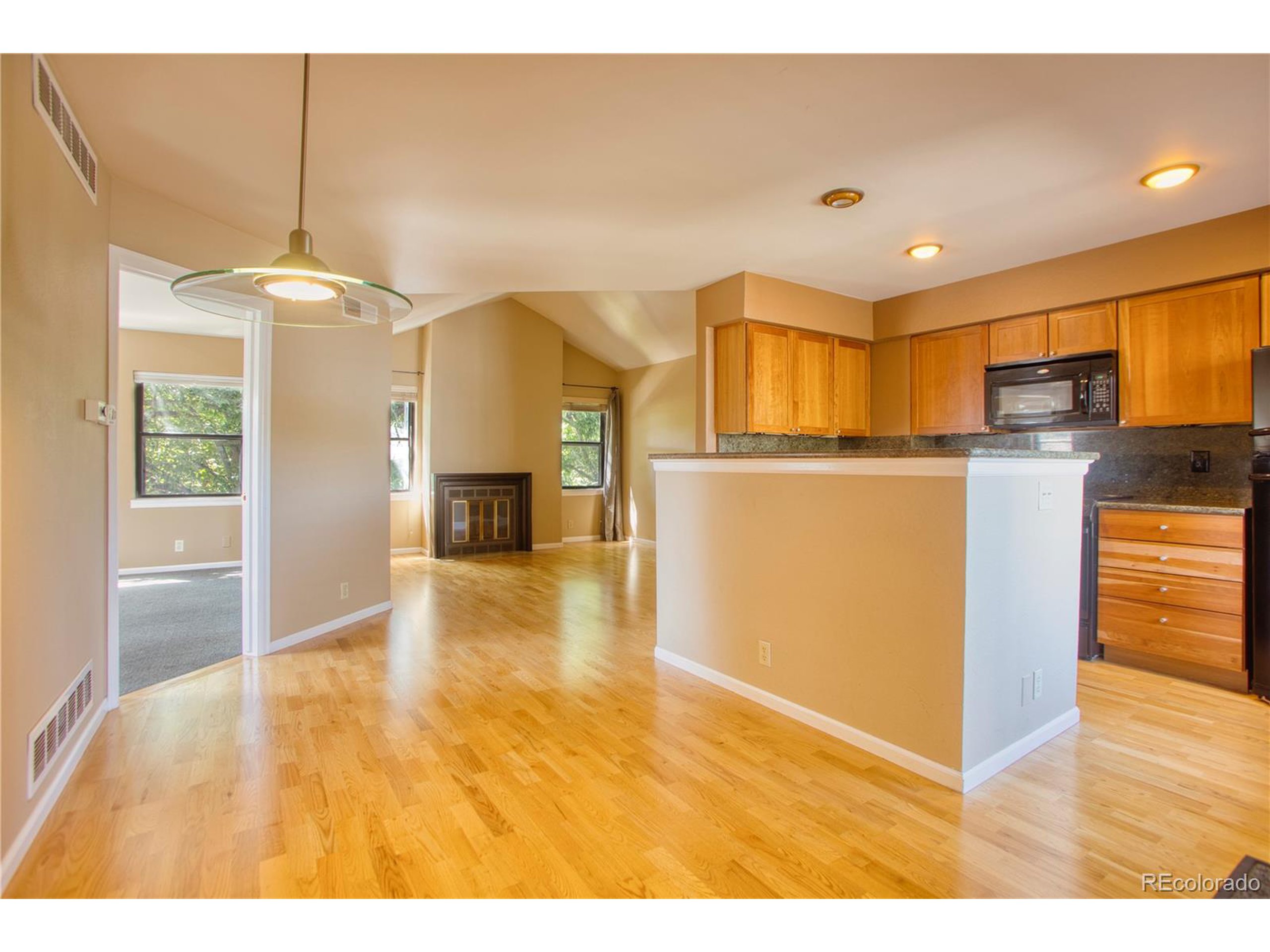 2 Acoma St 2
